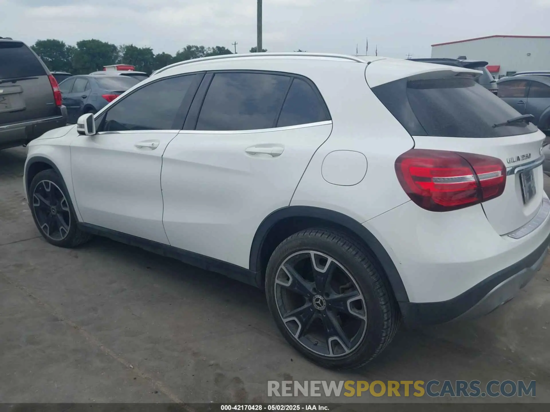 3 Photograph of a damaged car WDCTG4EB0KU000628 MERCEDES-BENZ GLA 250 2019