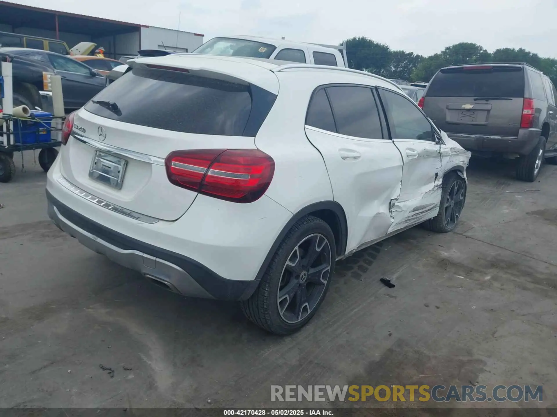 4 Photograph of a damaged car WDCTG4EB0KU000628 MERCEDES-BENZ GLA 250 2019