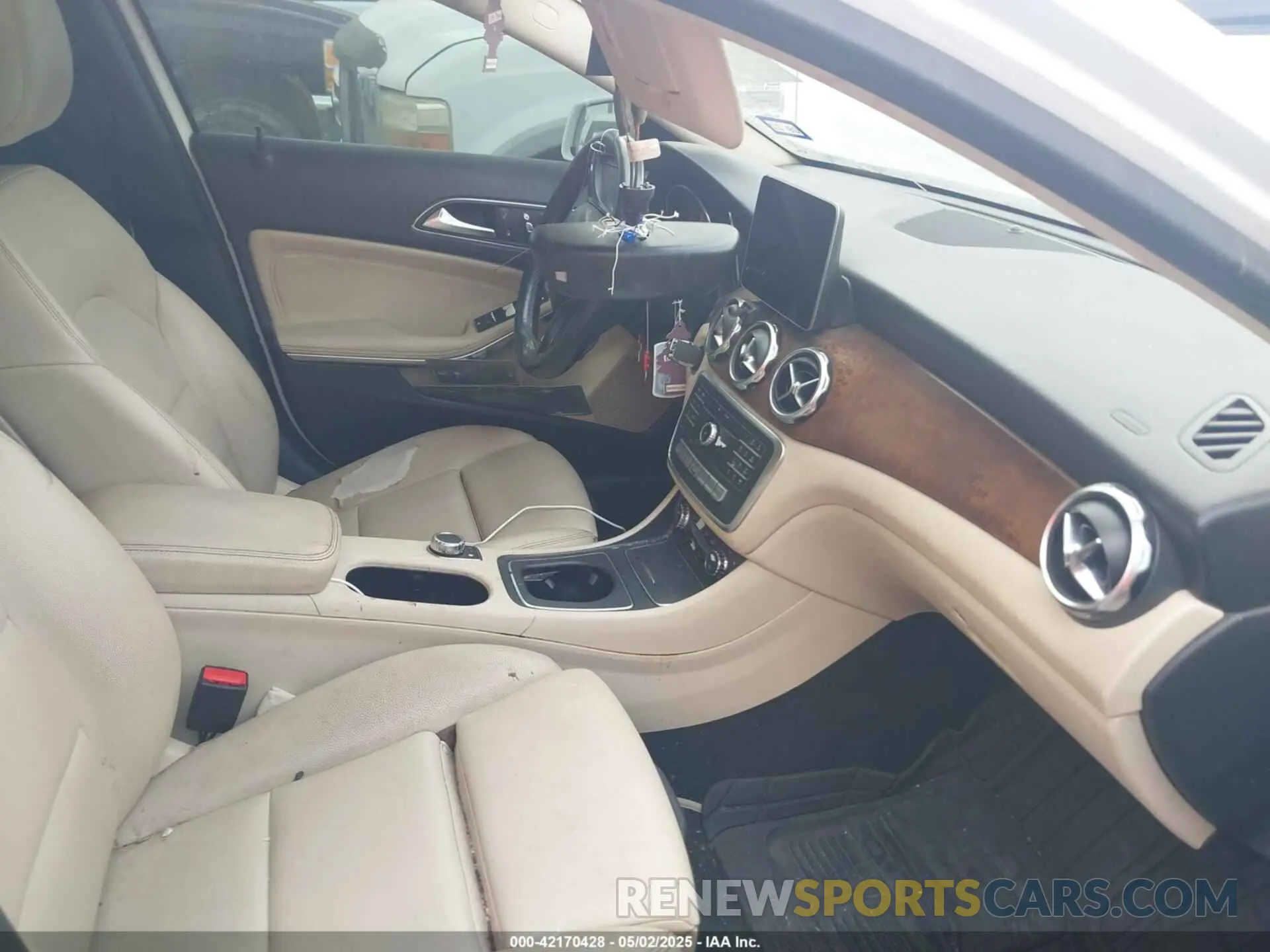 5 Photograph of a damaged car WDCTG4EB0KU000628 MERCEDES-BENZ GLA 250 2019