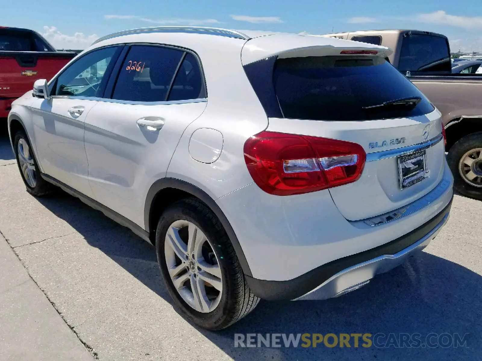3 Photograph of a damaged car WDCTG4EB0KU012309 MERCEDES-BENZ GLA 250 2019