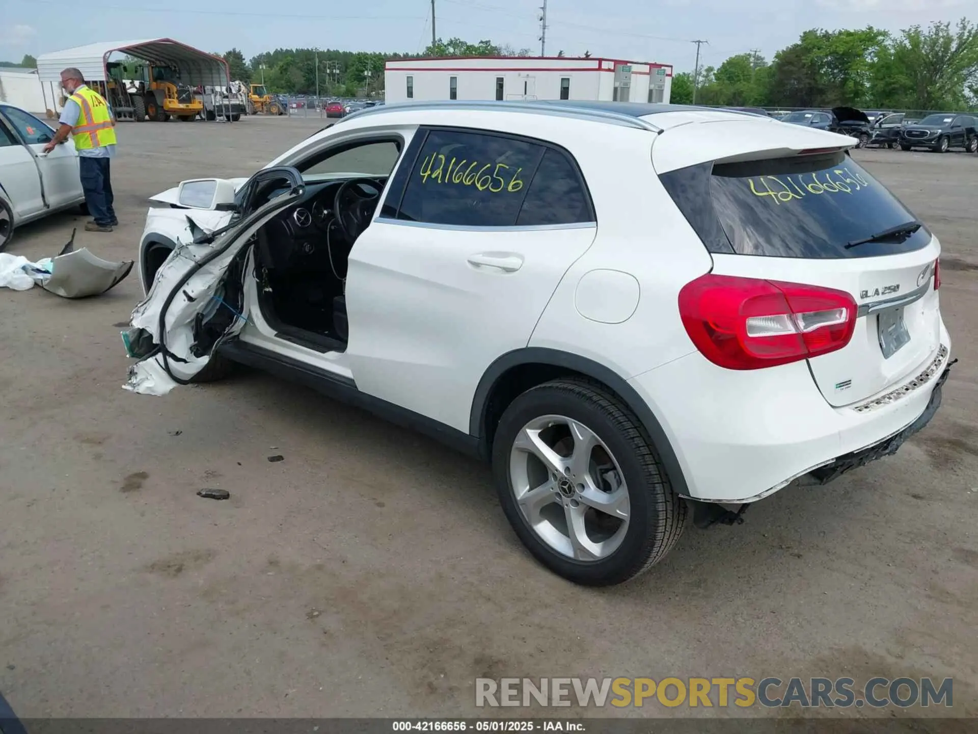 3 Photograph of a damaged car WDCTG4EB2KJ549166 MERCEDES-BENZ GLA 250 2019