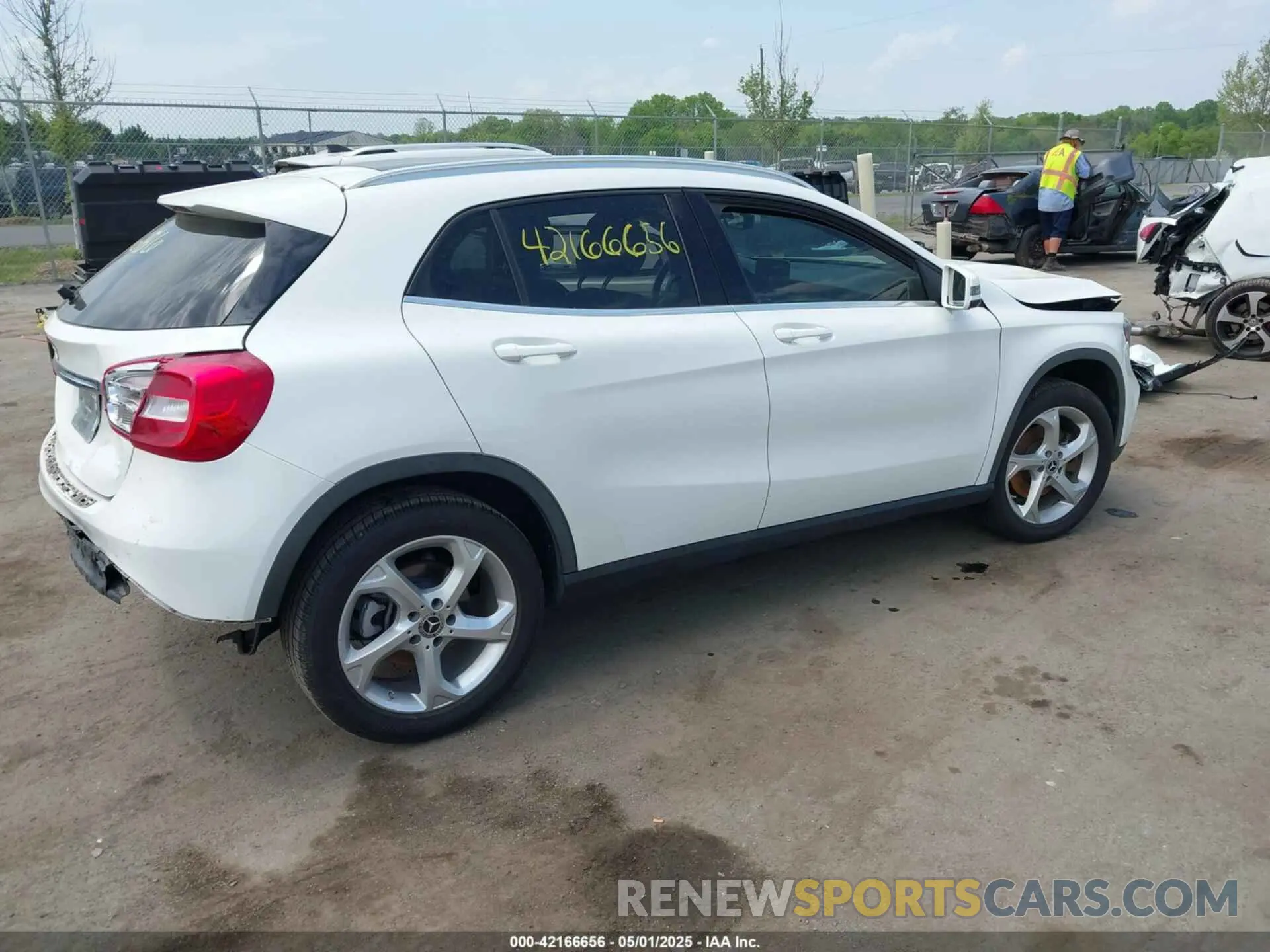 4 Photograph of a damaged car WDCTG4EB2KJ549166 MERCEDES-BENZ GLA 250 2019