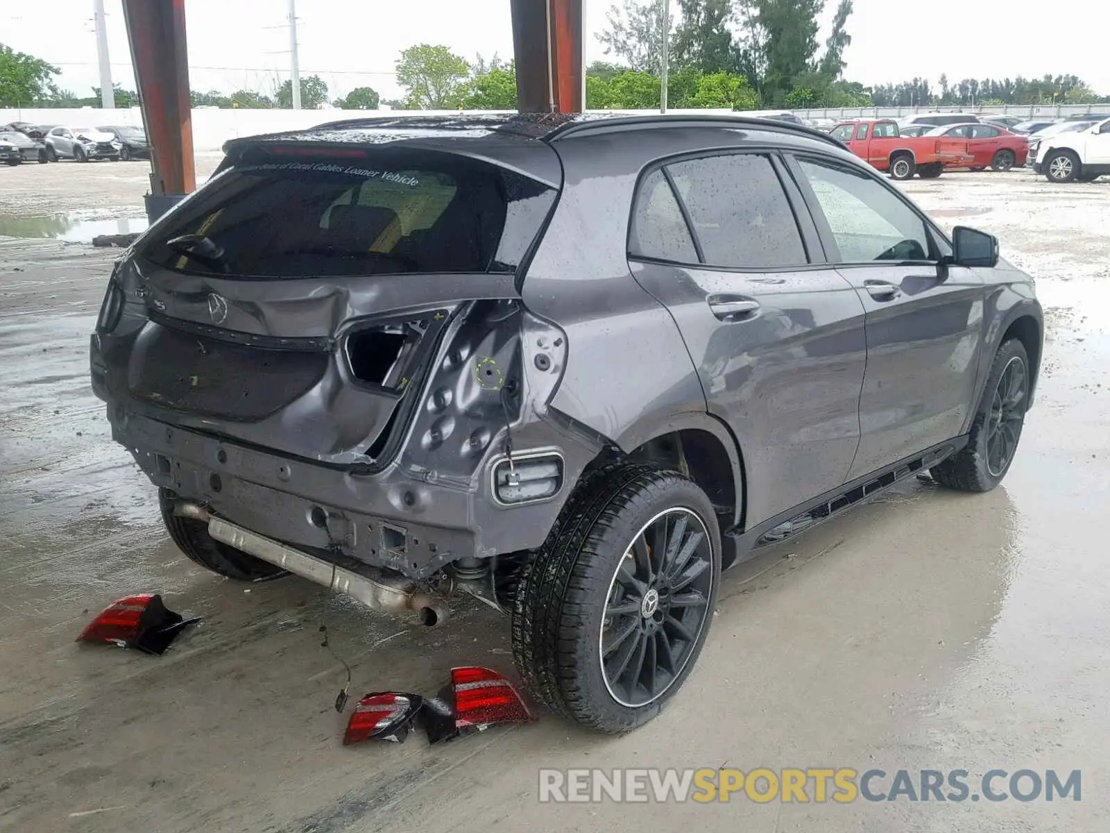 4 Photograph of a damaged car WDCTG4EB2KJ571412 MERCEDES-BENZ GLA 250 2019