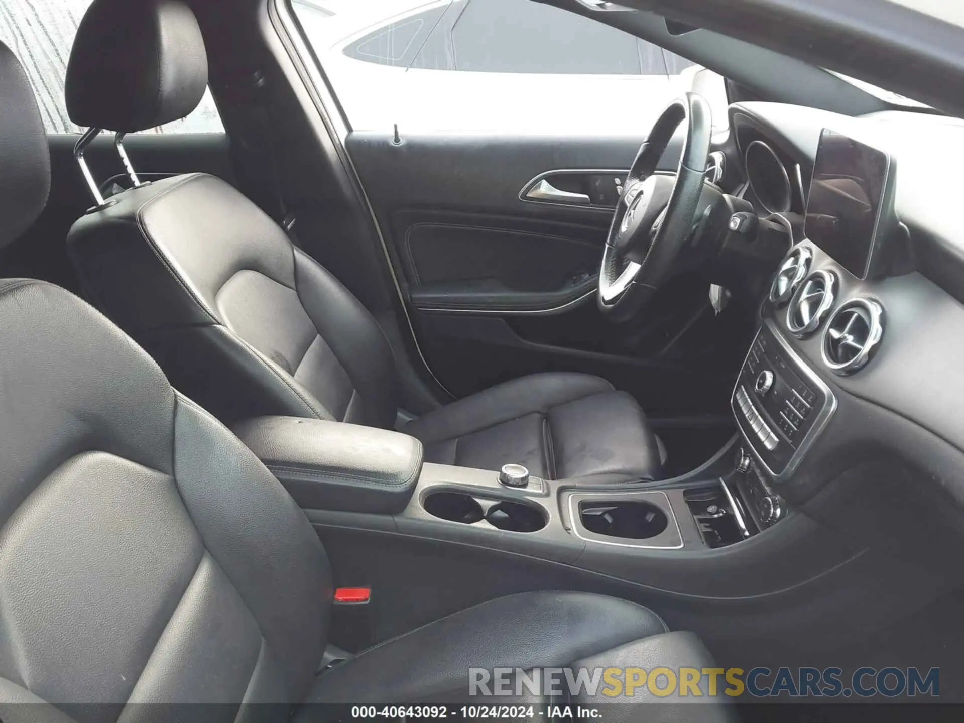 5 Photograph of a damaged car WDCTG4EB2KJ579204 MERCEDES-BENZ GLA 250 2019