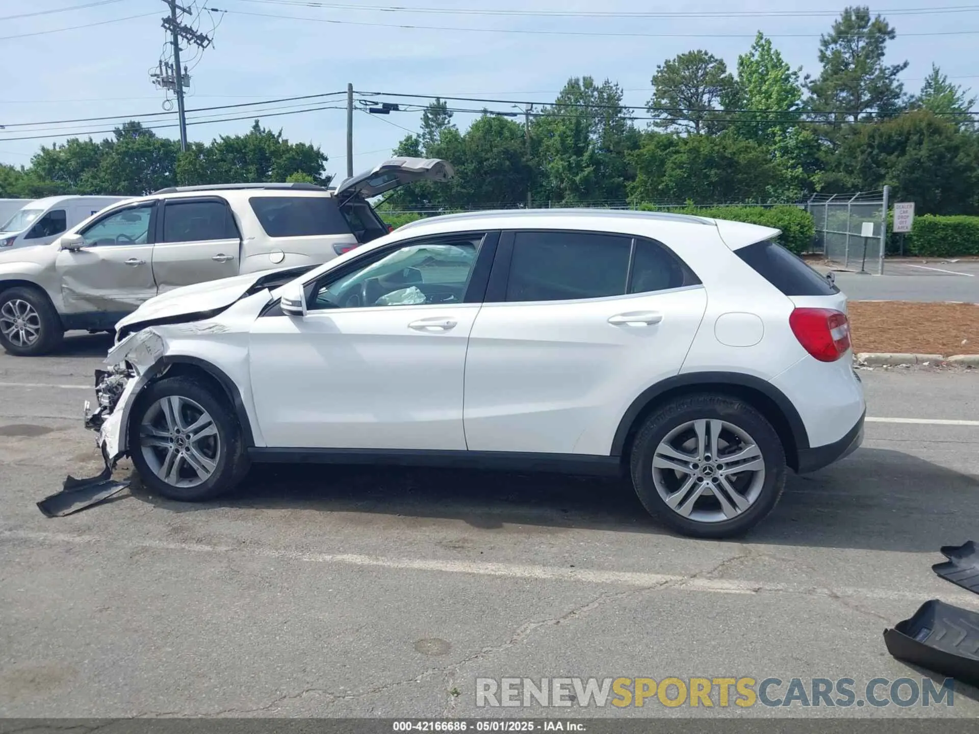 14 Photograph of a damaged car WDCTG4EB4KU008022 MERCEDES-BENZ GLA 250 2019