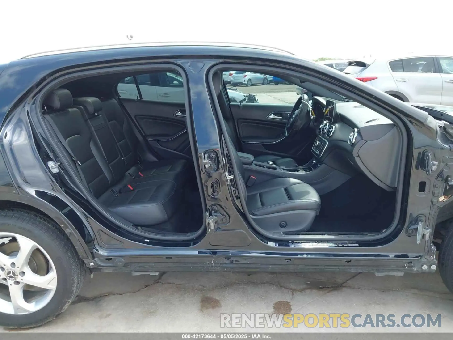 14 Photograph of a damaged car WDCTG4EB5KJ549100 MERCEDES-BENZ GLA 250 2019