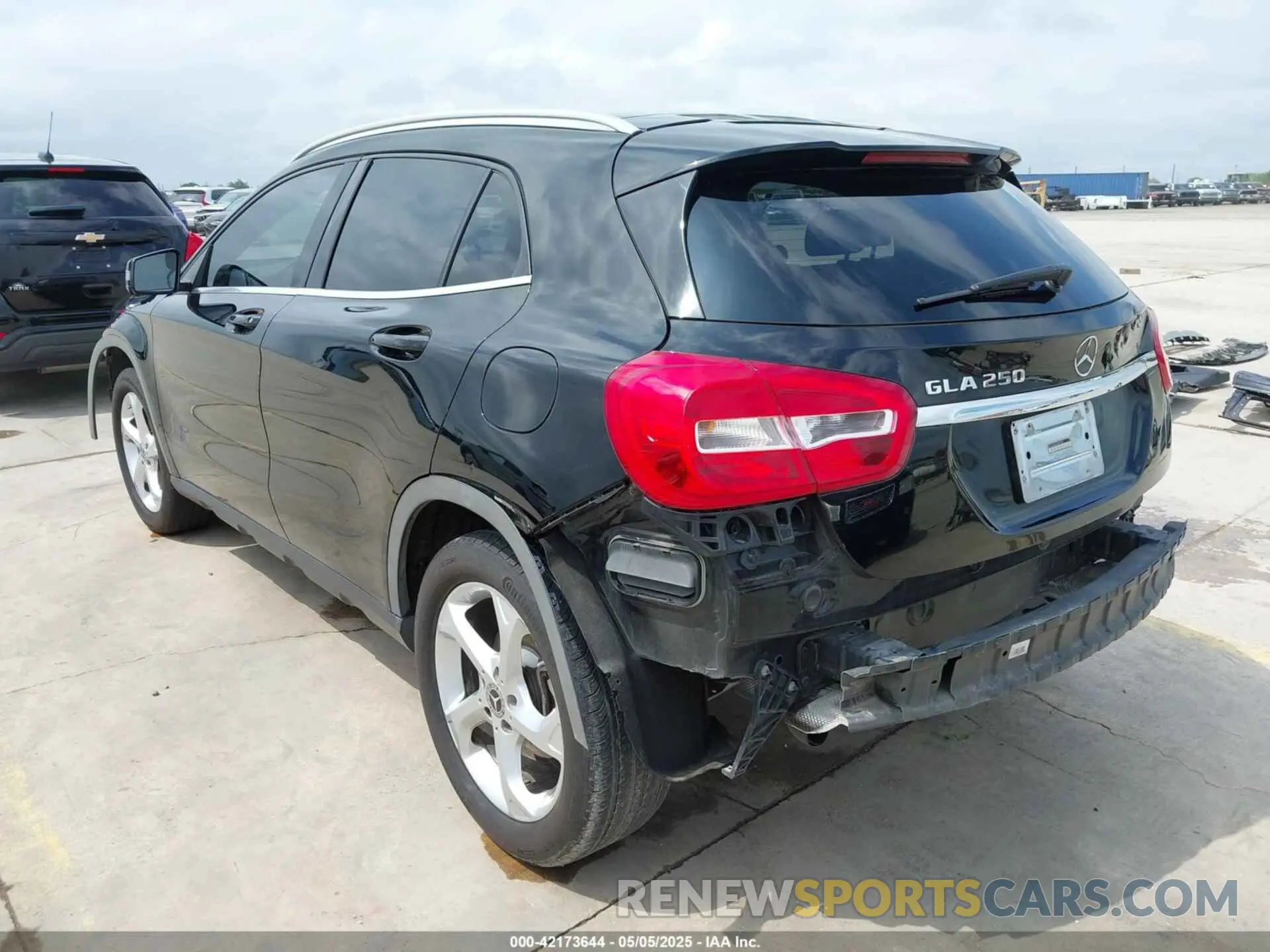 3 Photograph of a damaged car WDCTG4EB5KJ549100 MERCEDES-BENZ GLA 250 2019