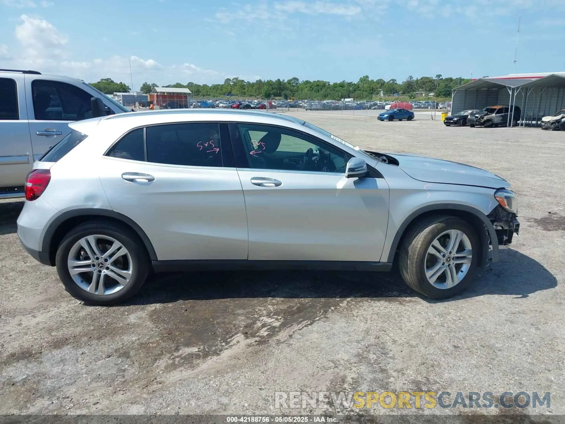 13 Photograph of a damaged car WDCTG4EB6KU000469 MERCEDES-BENZ GLA 250 2019