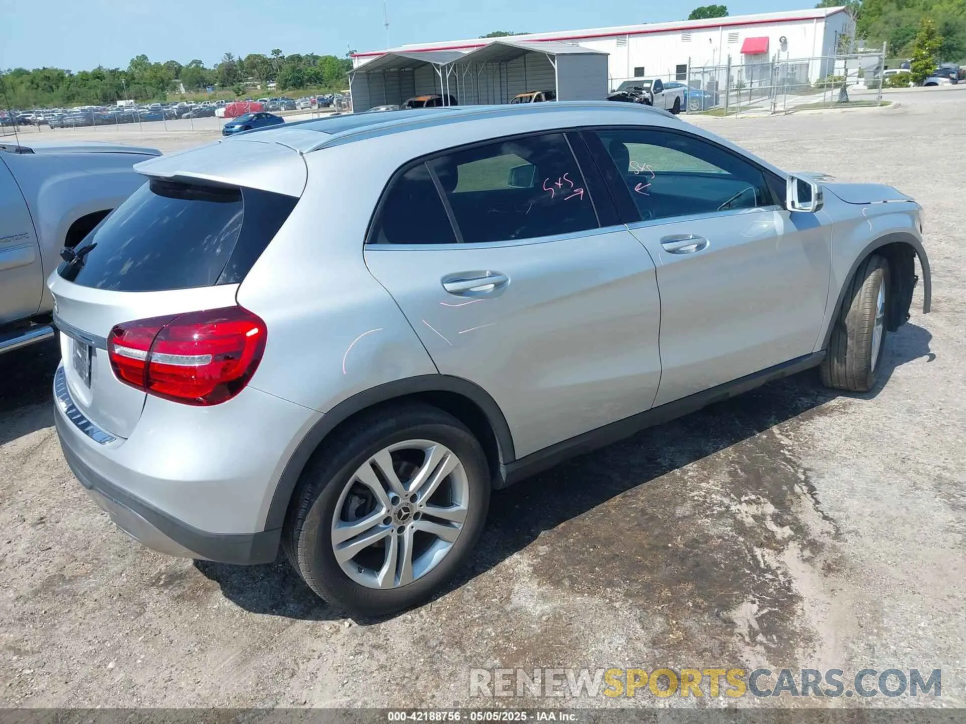 4 Photograph of a damaged car WDCTG4EB6KU000469 MERCEDES-BENZ GLA 250 2019