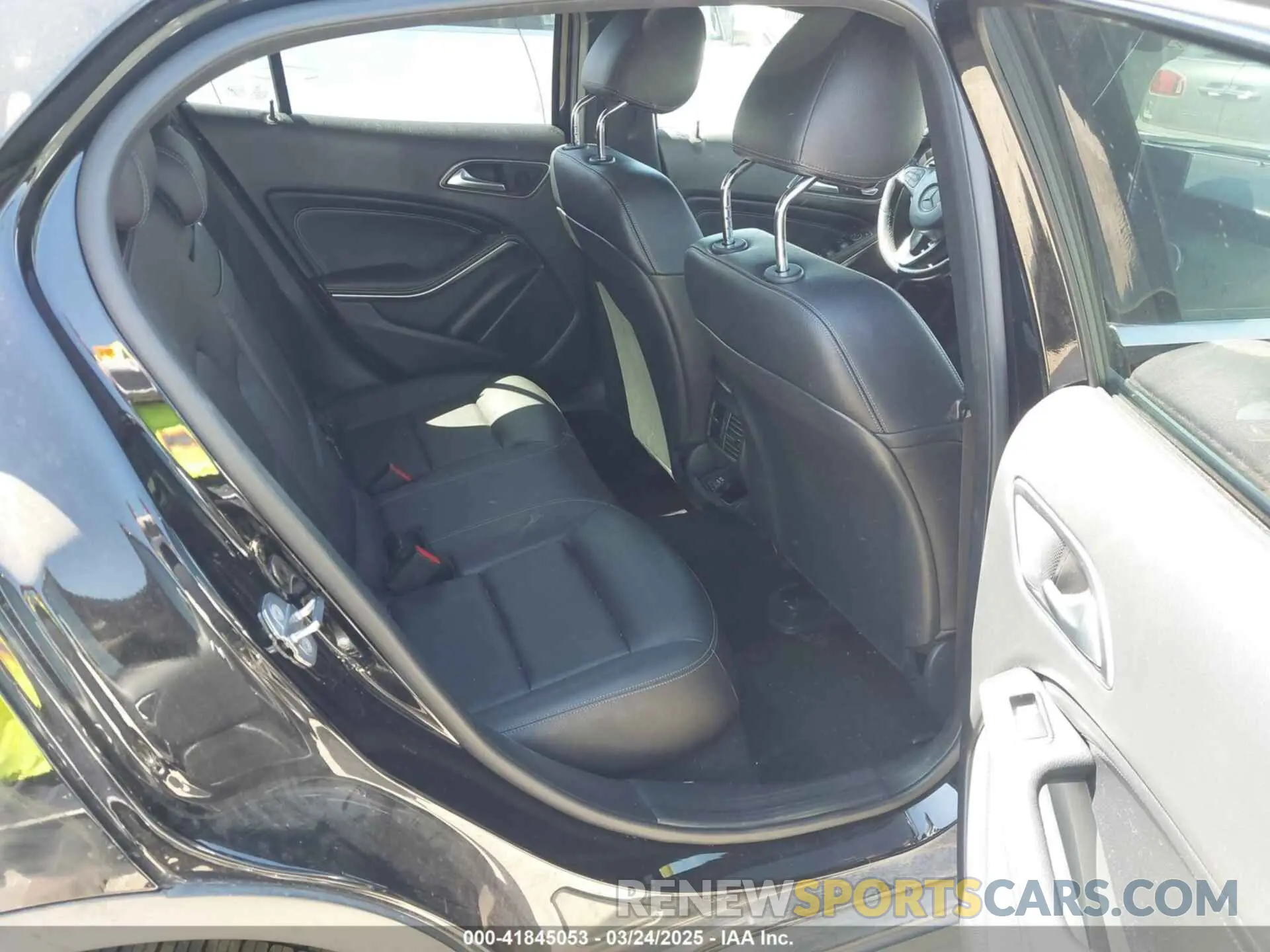 8 Photograph of a damaged car WDCTG4GB1KJ549320 MERCEDES-BENZ GLA 250 2019