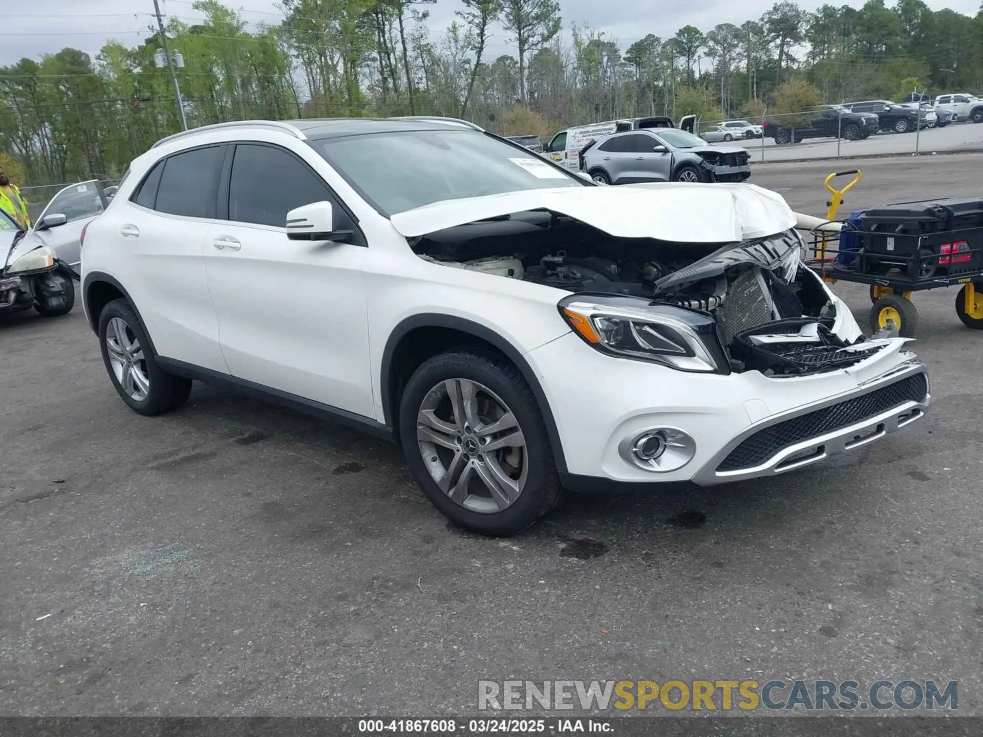 1 Photograph of a damaged car WDCTG4GB6KJ547448 MERCEDES-BENZ GLA 250 2019