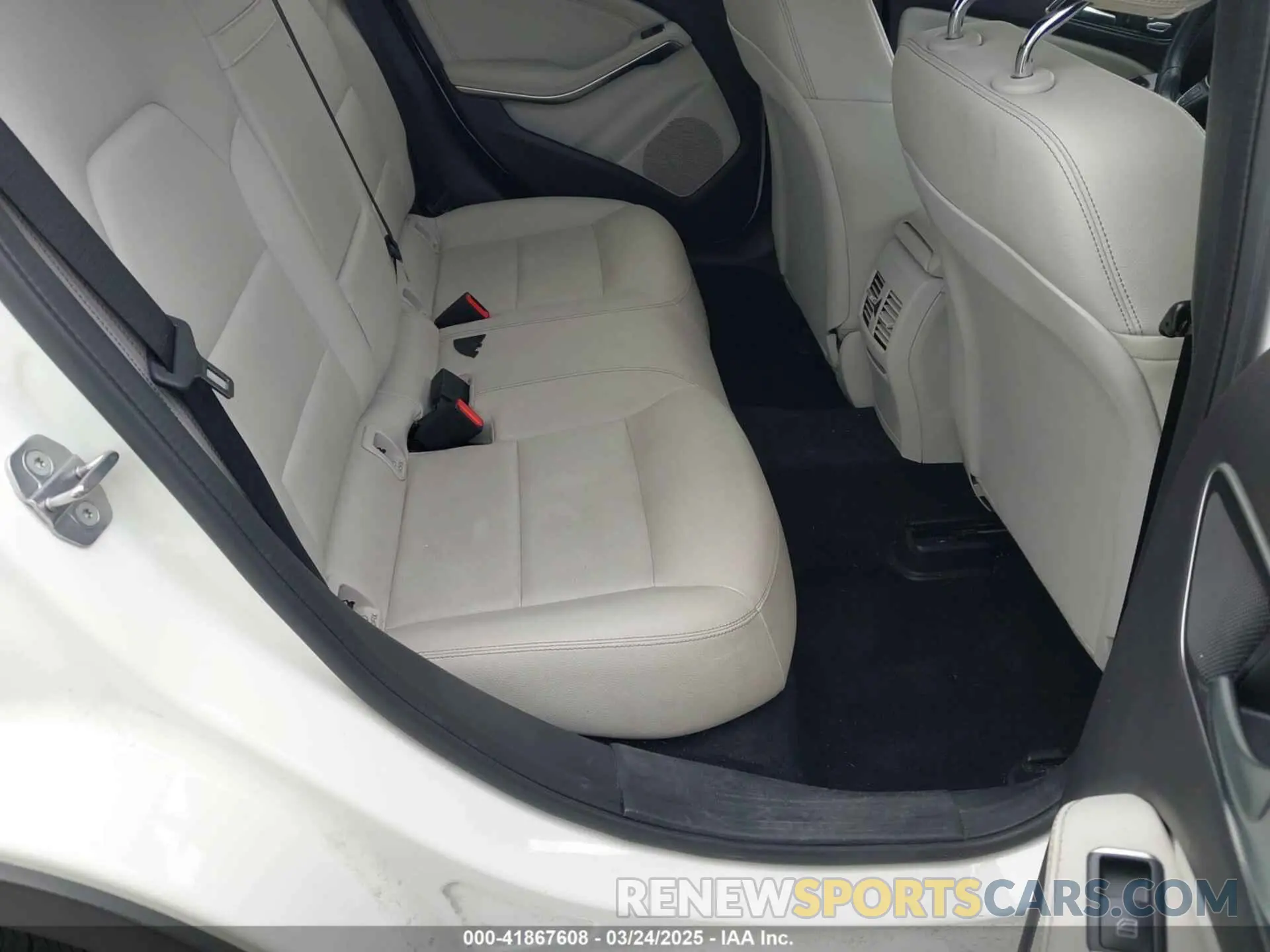 8 Photograph of a damaged car WDCTG4GB6KJ547448 MERCEDES-BENZ GLA 250 2019
