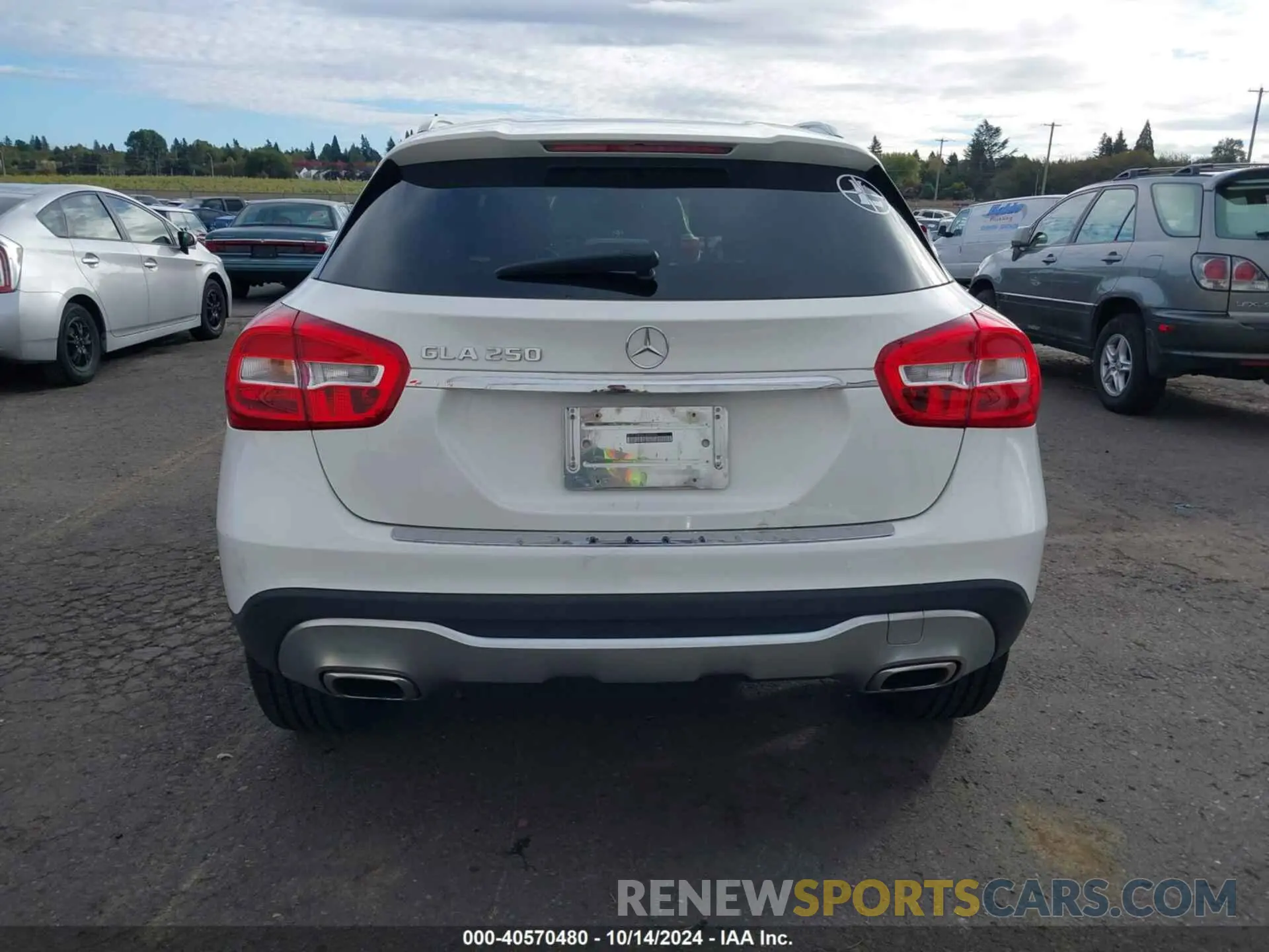 17 Photograph of a damaged car W1NTG4EB6LU040406 MERCEDES-BENZ GLA 250 2020