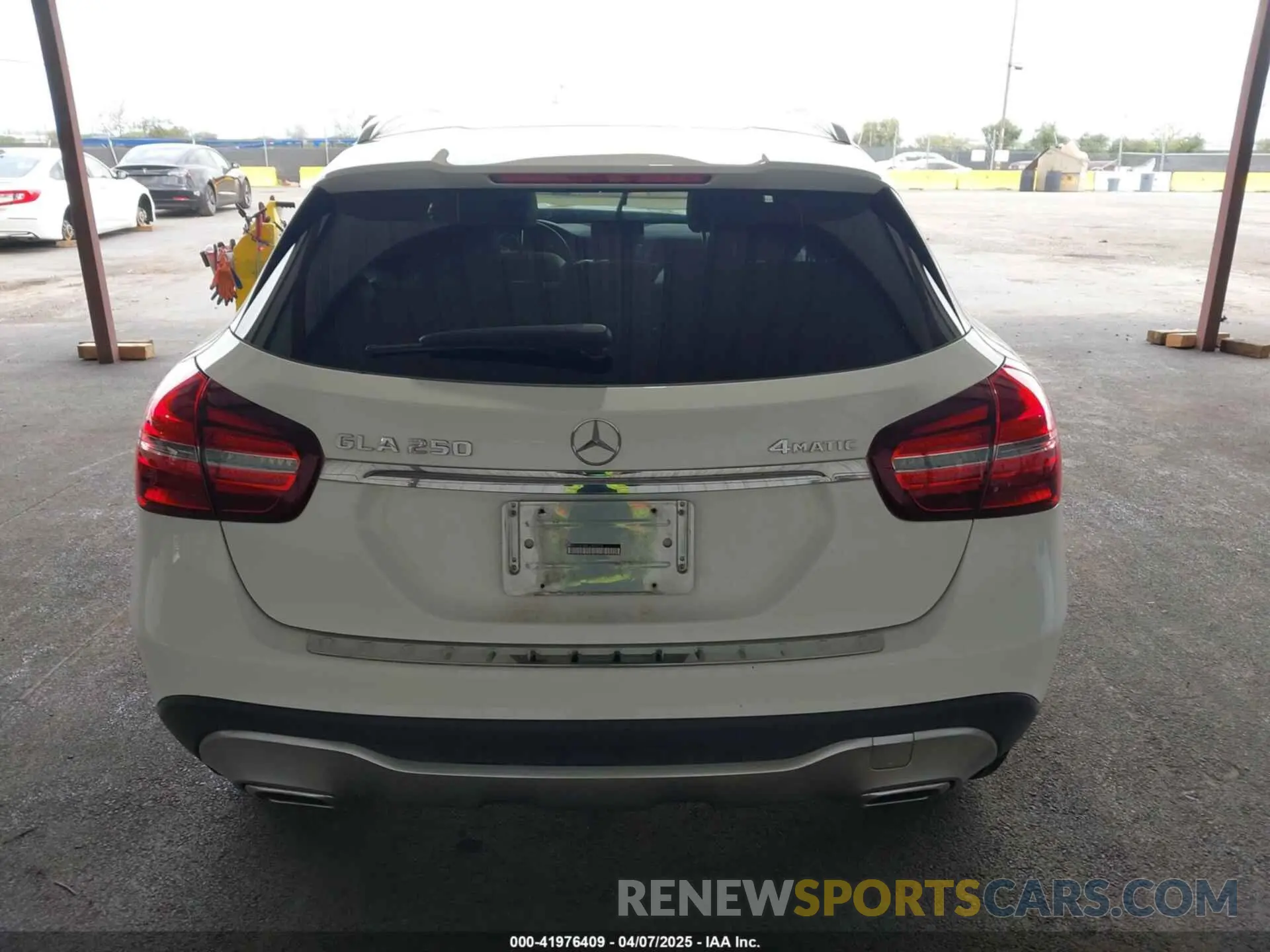 16 Photograph of a damaged car W1NTG4GB0LU030774 MERCEDES-BENZ GLA 250 2020