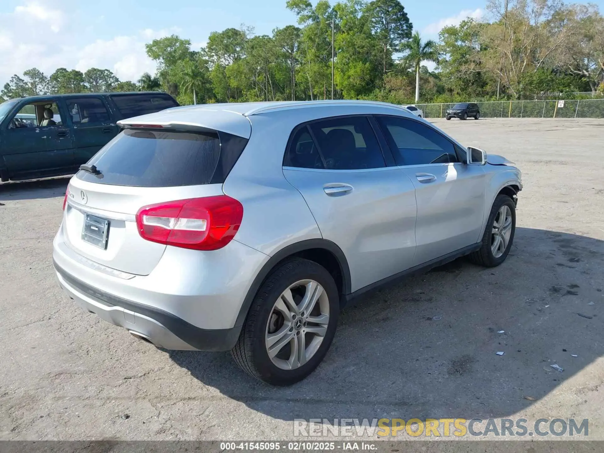 4 Photograph of a damaged car WDCTG4EB1LU028729 MERCEDES-BENZ GLA 250 2020