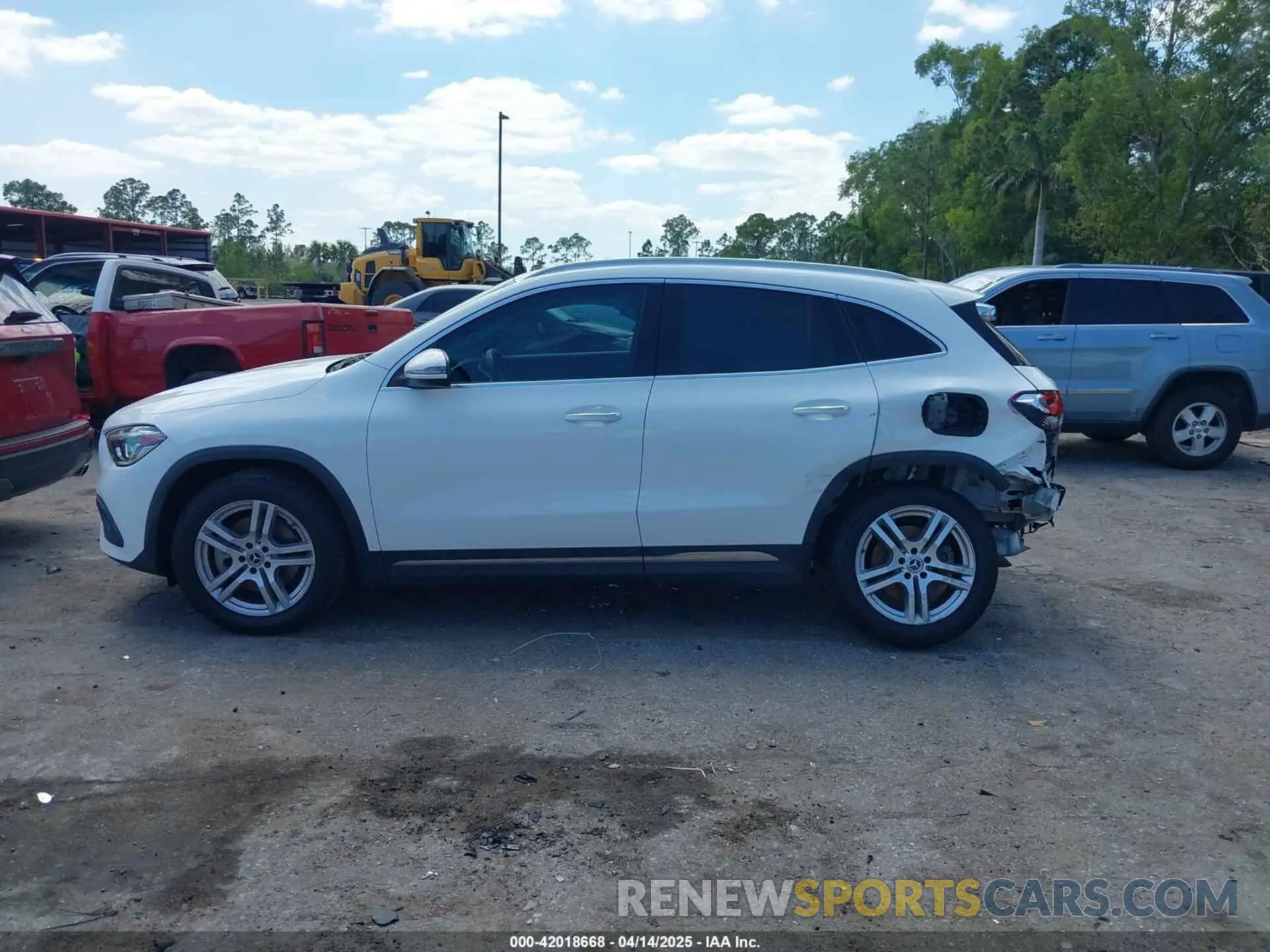 14 Photograph of a damaged car W1N4N4GB2MJ118612 MERCEDES-BENZ GLA 250 2021