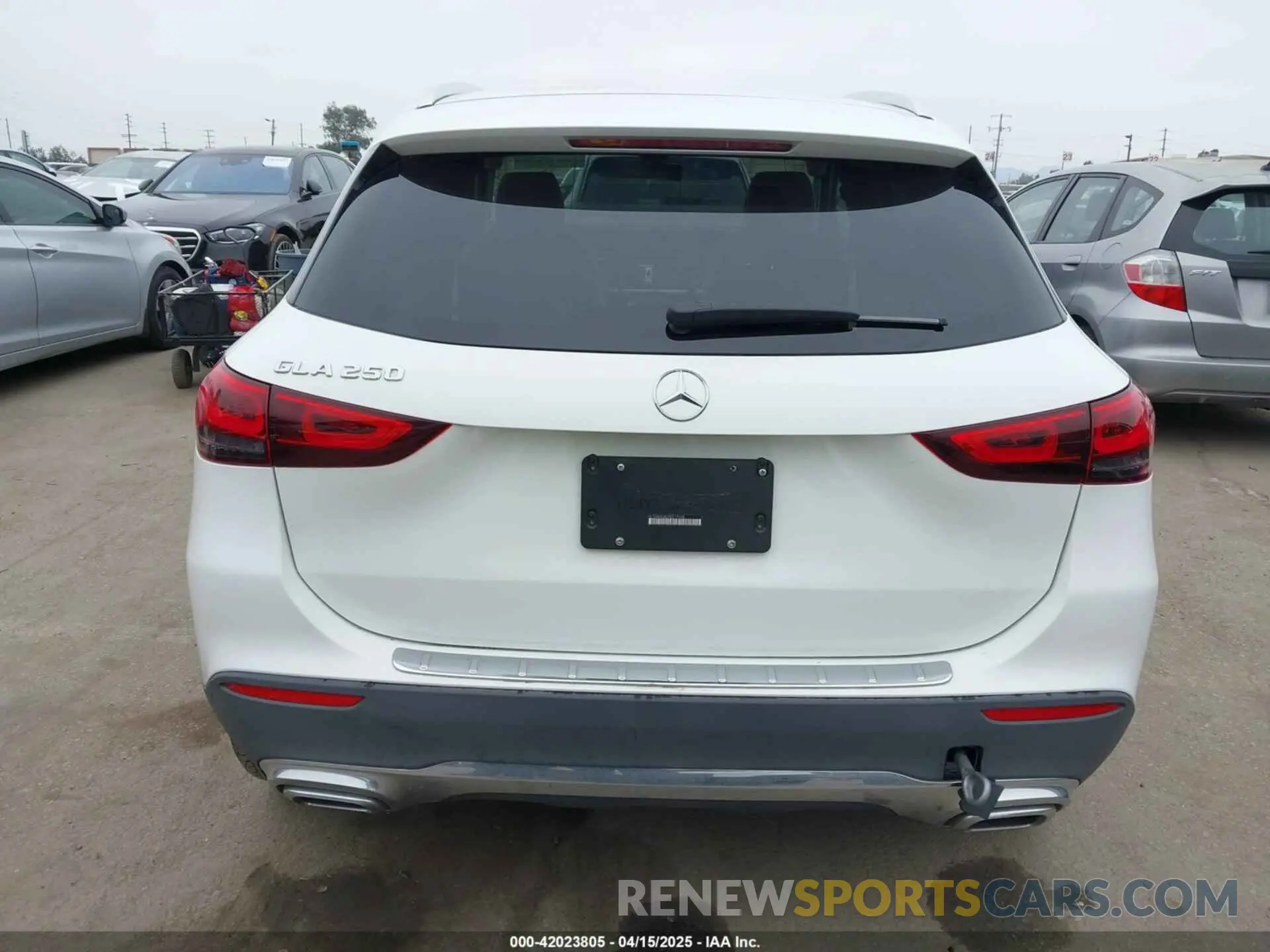 17 Photograph of a damaged car W1N4N4GB2MJ215938 MERCEDES-BENZ GLA 250 2021