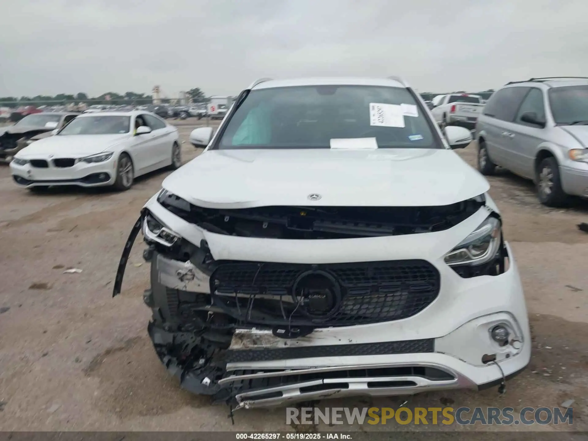 12 Photograph of a damaged car W1N4N4GB2MJ223117 MERCEDES-BENZ GLA 250 2021