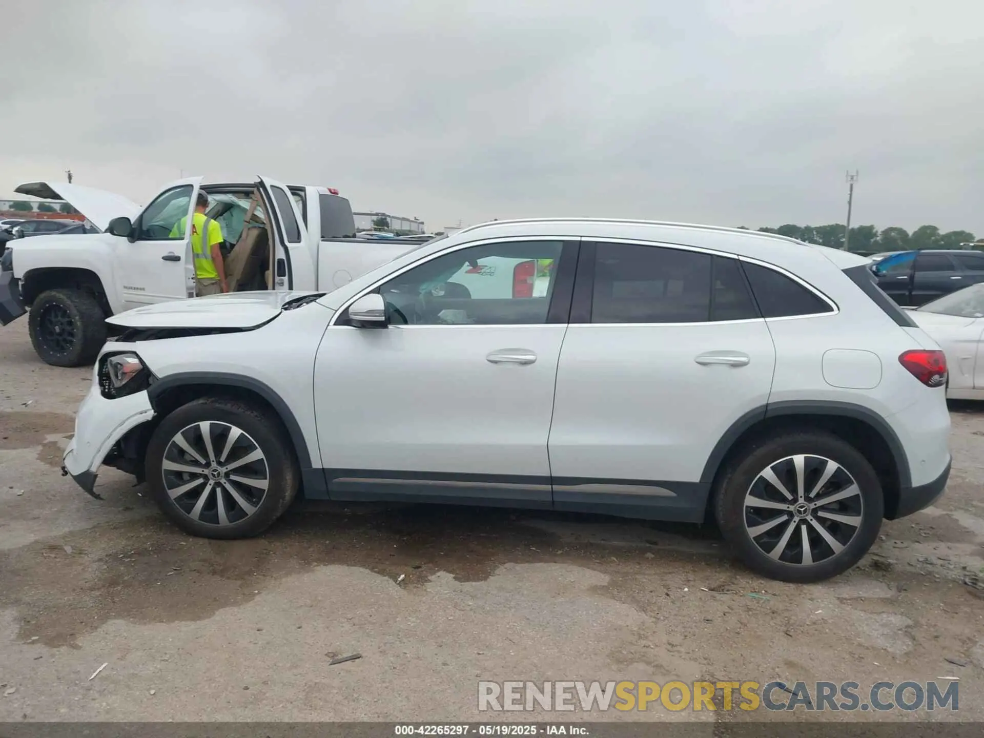 14 Photograph of a damaged car W1N4N4GB2MJ223117 MERCEDES-BENZ GLA 250 2021