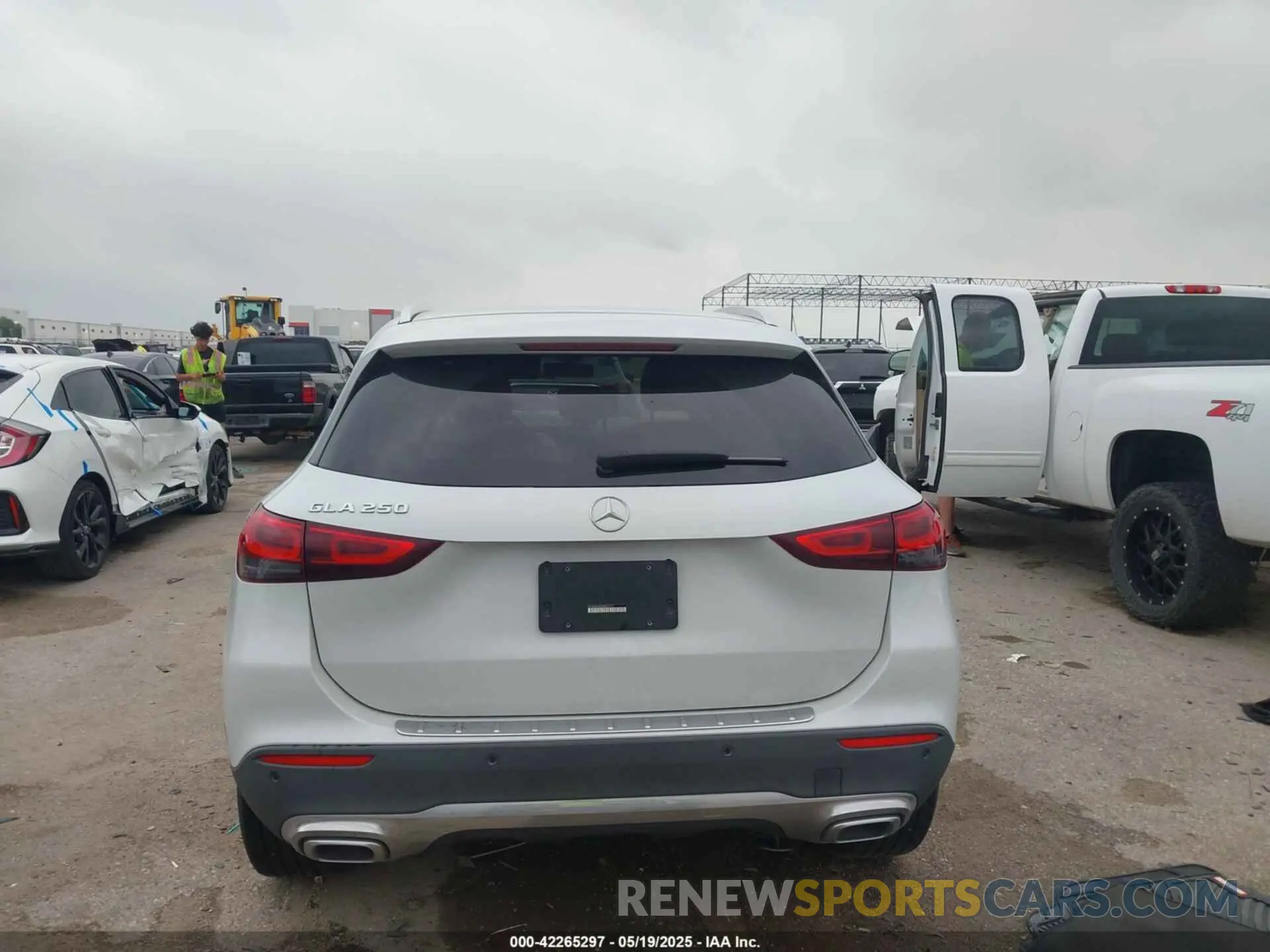 16 Photograph of a damaged car W1N4N4GB2MJ223117 MERCEDES-BENZ GLA 250 2021