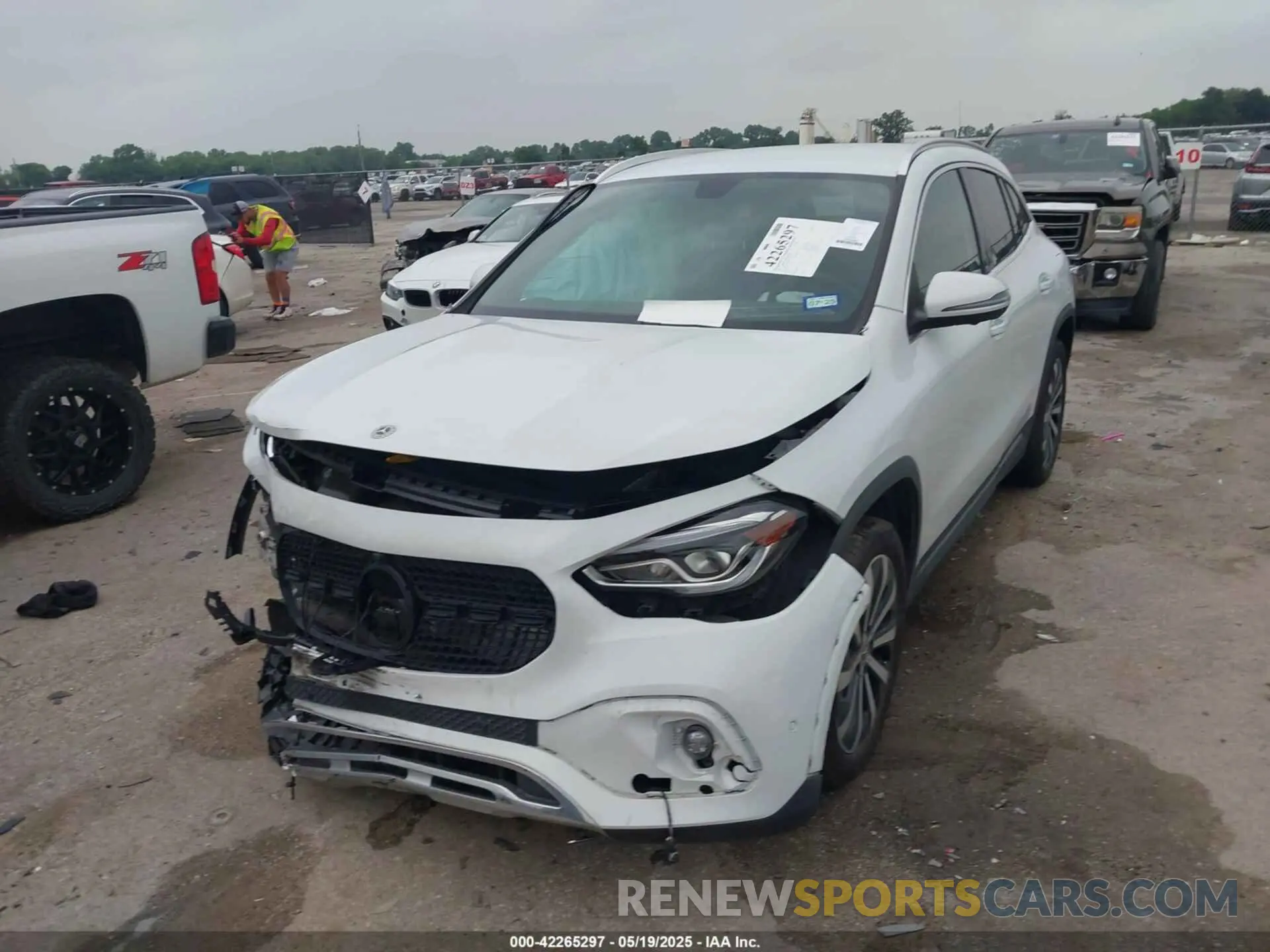 2 Photograph of a damaged car W1N4N4GB2MJ223117 MERCEDES-BENZ GLA 250 2021