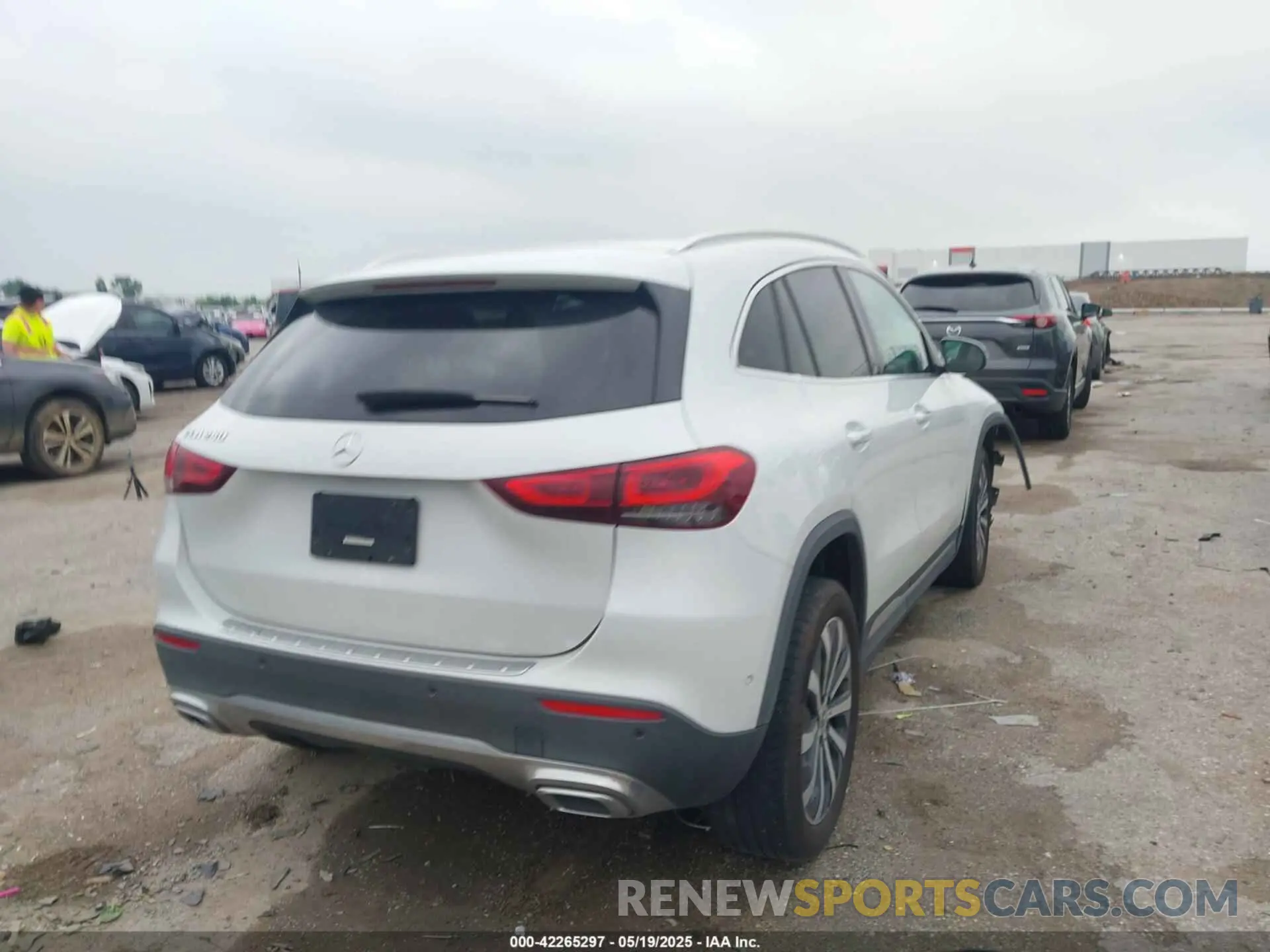 4 Photograph of a damaged car W1N4N4GB2MJ223117 MERCEDES-BENZ GLA 250 2021