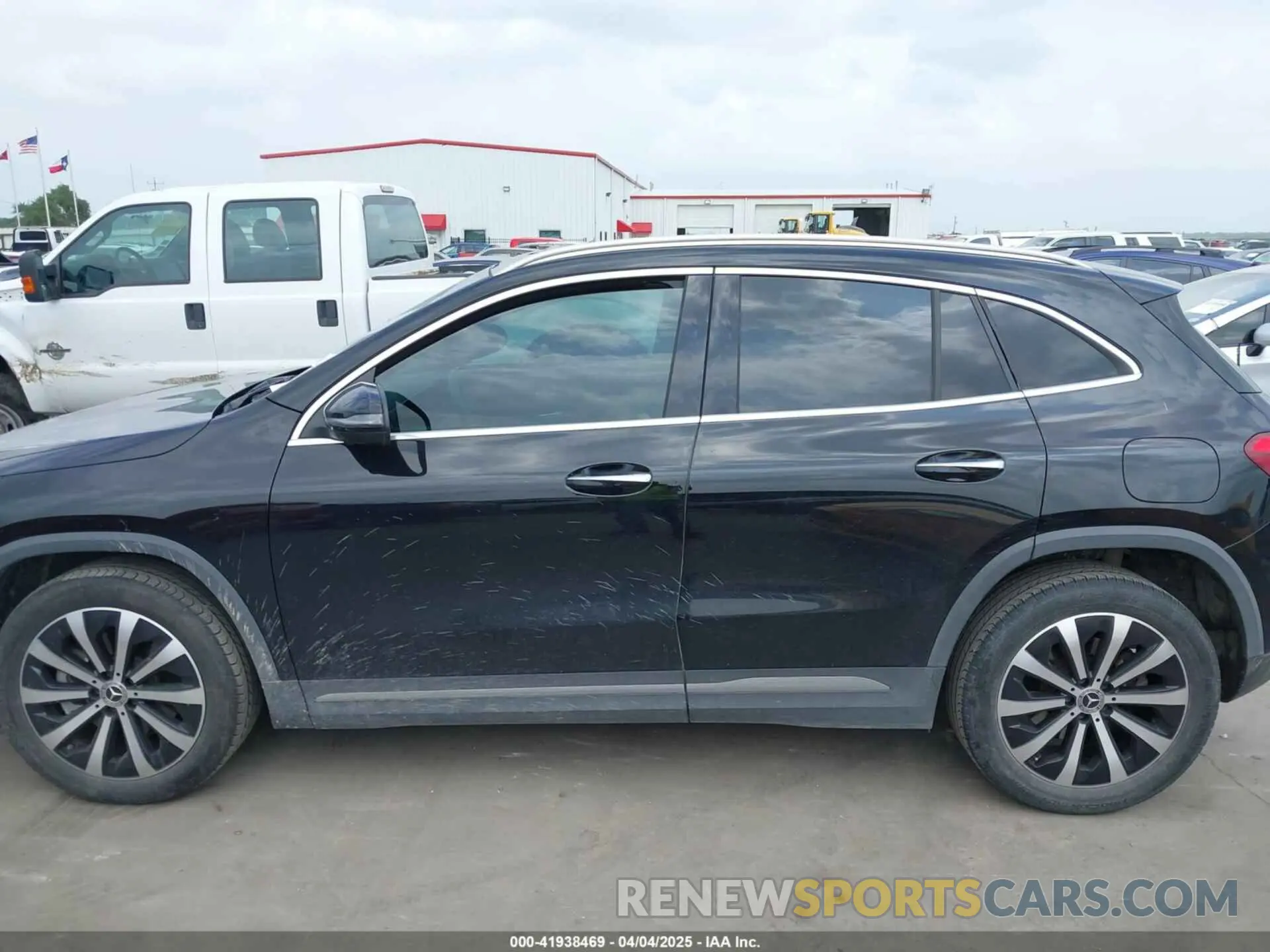 14 Photograph of a damaged car W1N4N4GB3MJ166183 MERCEDES-BENZ GLA 250 2021