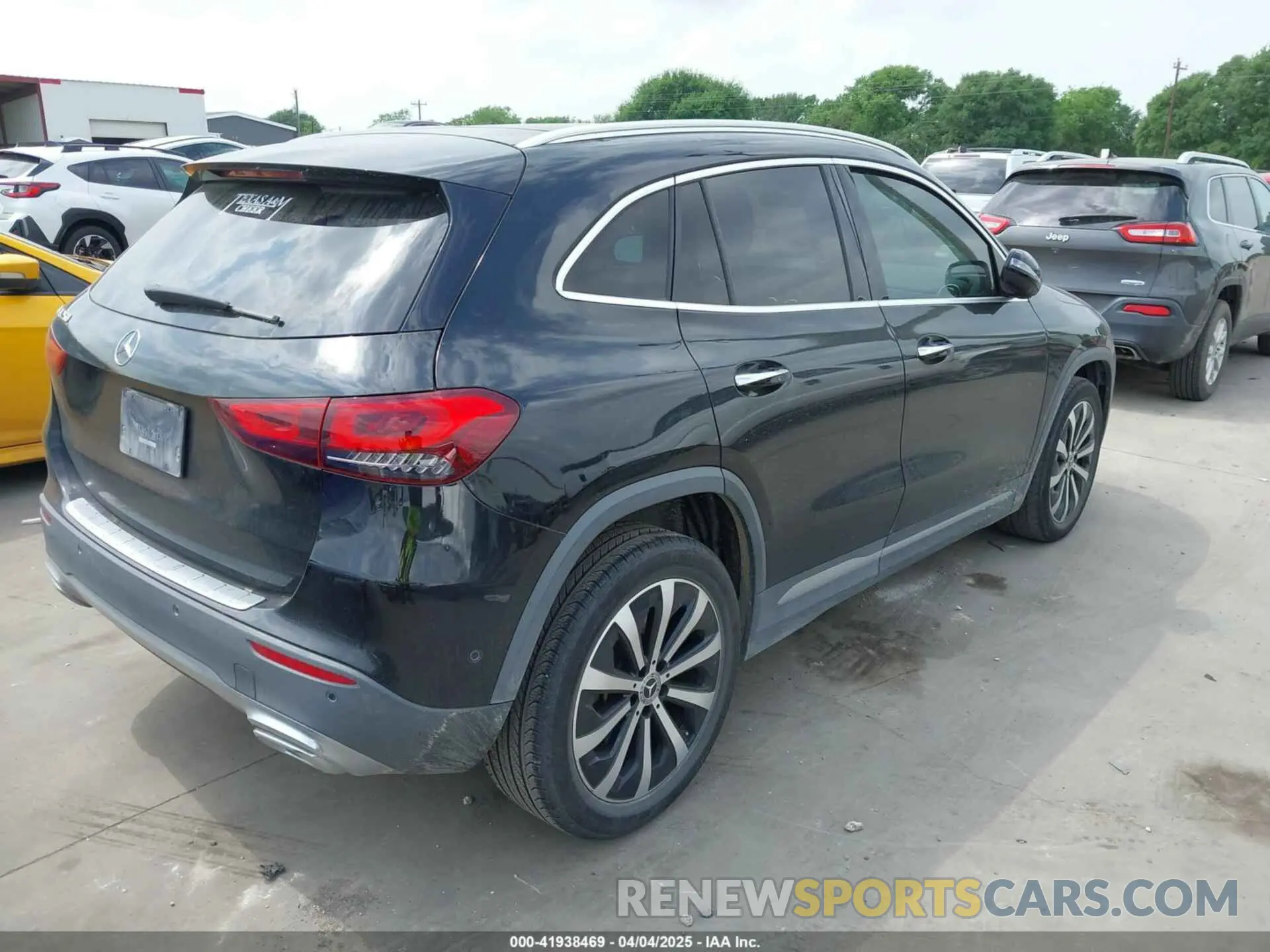 4 Photograph of a damaged car W1N4N4GB3MJ166183 MERCEDES-BENZ GLA 250 2021
