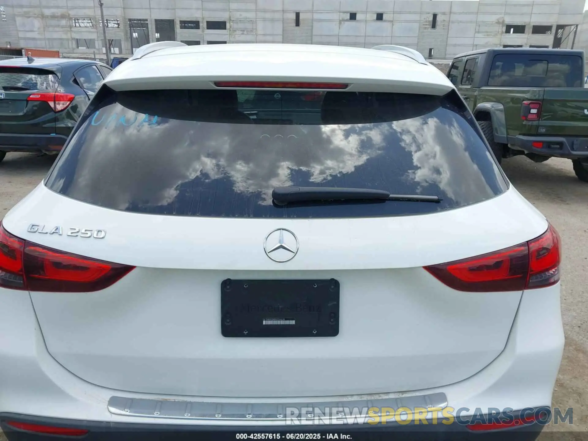 16 Photograph of a damaged car W1N4N4GB8MJ256638 MERCEDES-BENZ GLA 250 2021