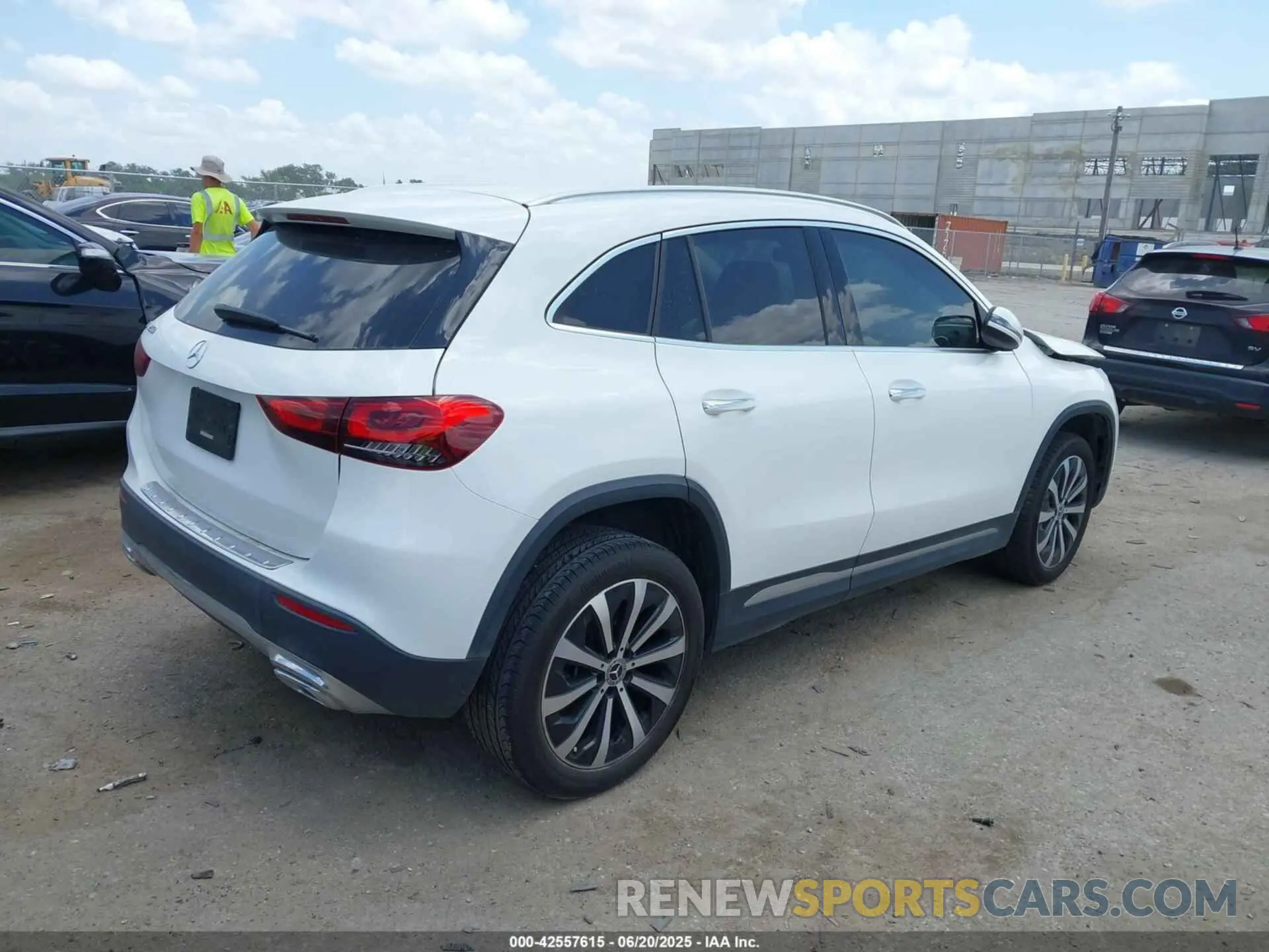 4 Photograph of a damaged car W1N4N4GB8MJ256638 MERCEDES-BENZ GLA 250 2021
