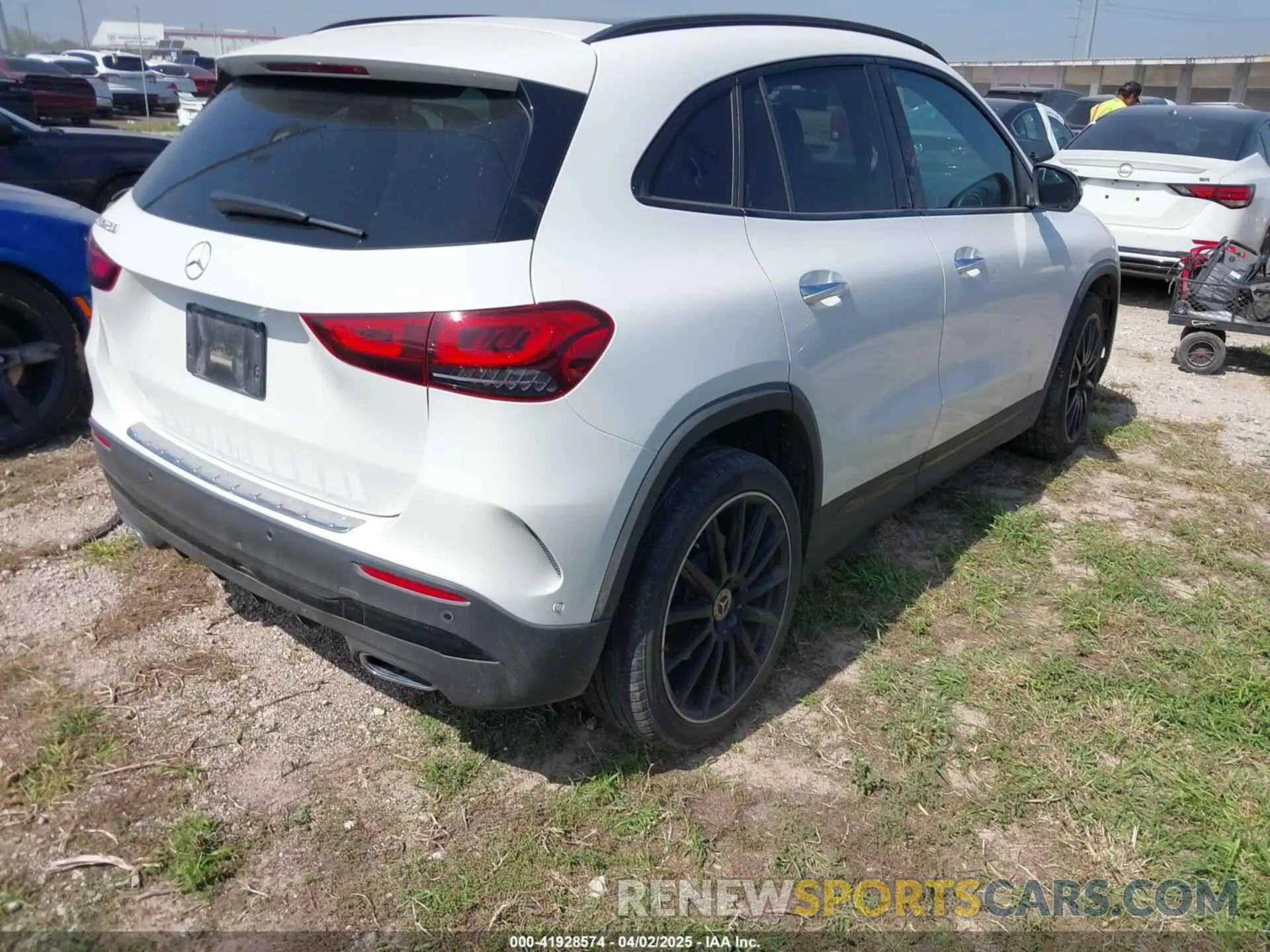4 Photograph of a damaged car W1N4N4GB9MJ257880 MERCEDES-BENZ GLA 250 2021
