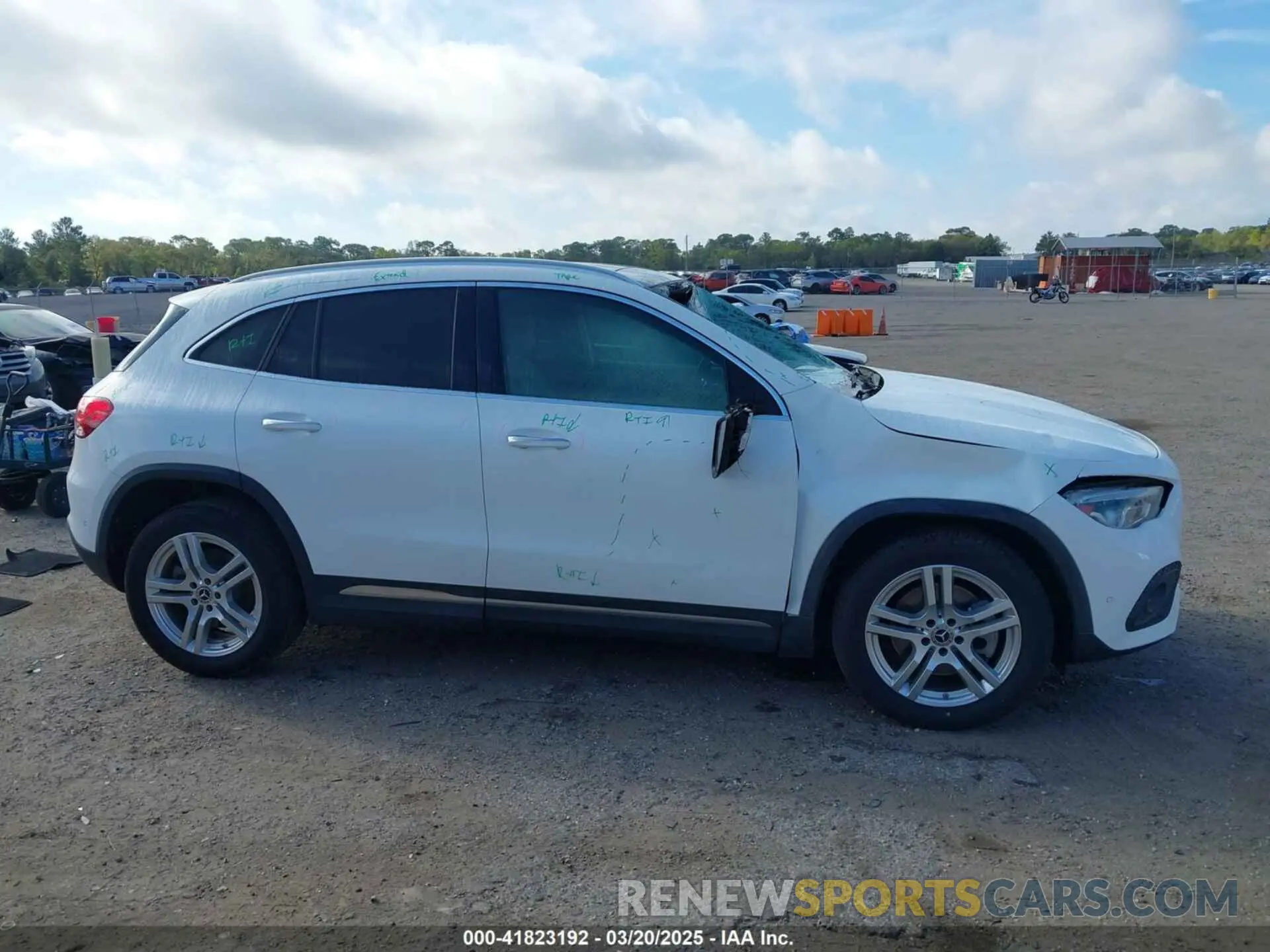 14 Photograph of a damaged car W1N4N4HB0MJ112144 MERCEDES-BENZ GLA 250 2021