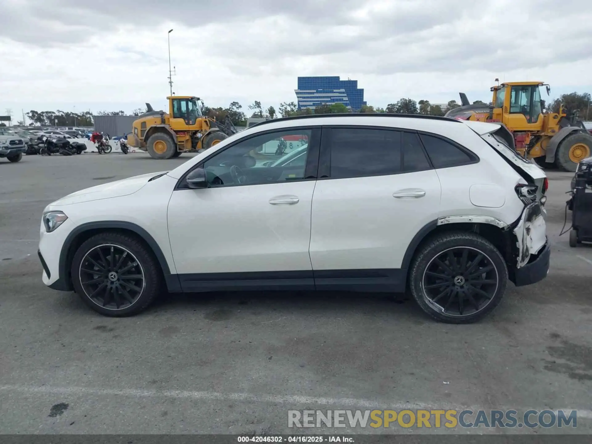 14 Photograph of a damaged car W1N4N4HB0MJ189435 MERCEDES-BENZ GLA 250 2021