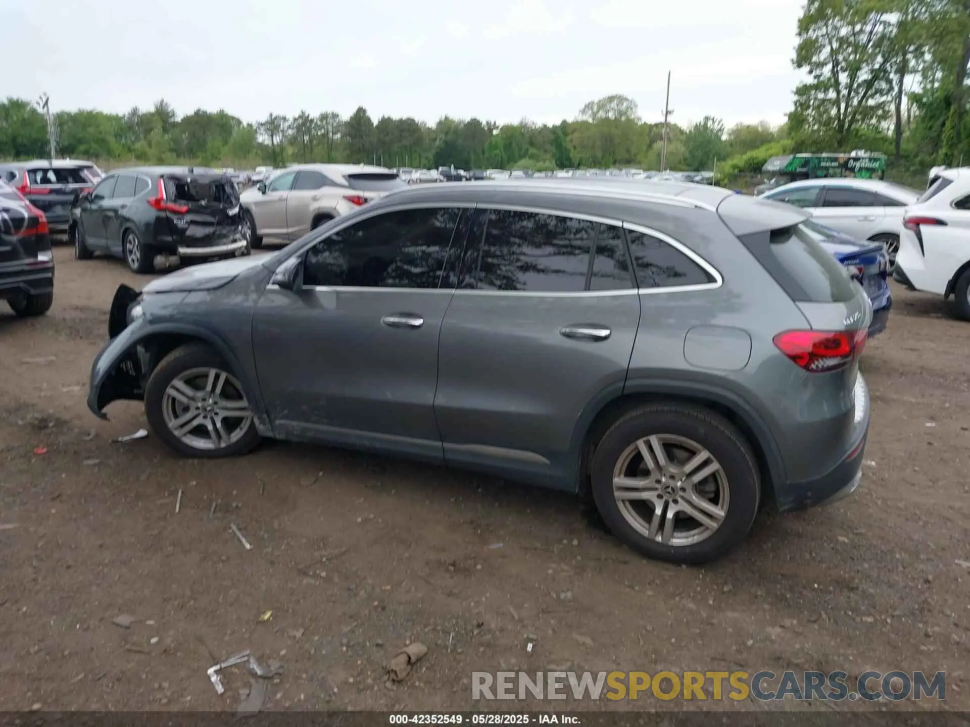14 Photograph of a damaged car W1N4N4HB0MJ235877 MERCEDES-BENZ GLA 250 2021