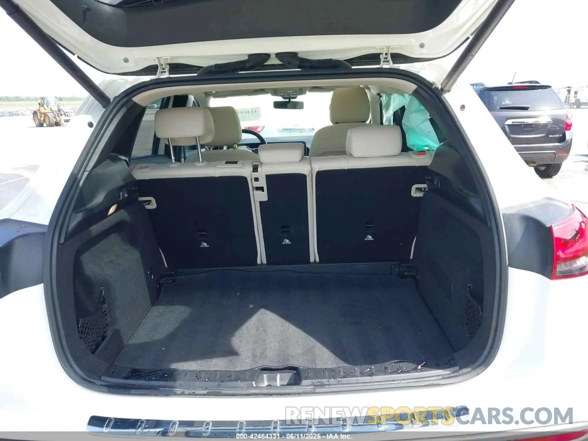 17 Photograph of a damaged car W1N4N4HB1MJ263039 MERCEDES-BENZ GLA 250 2021