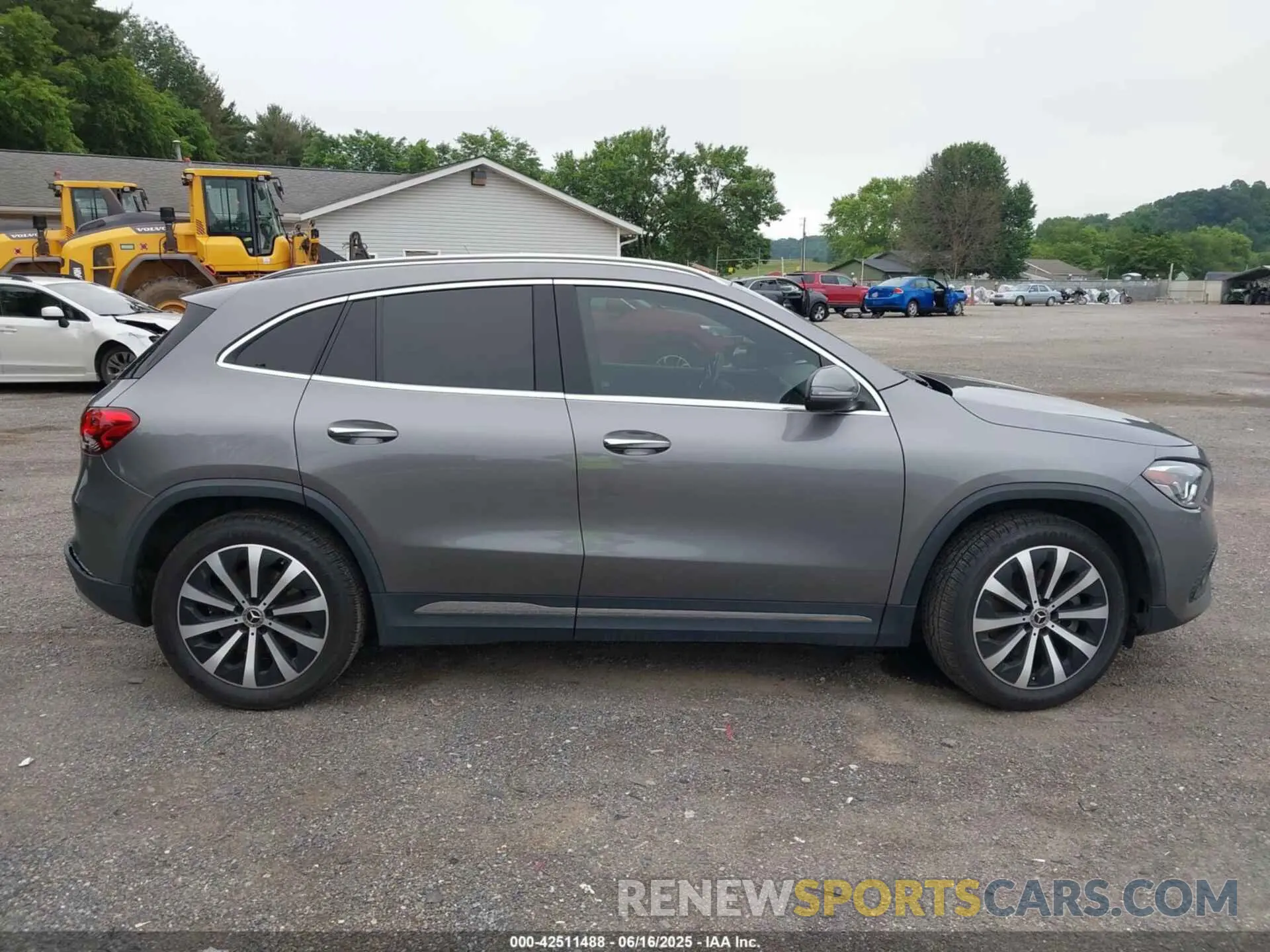 14 Photograph of a damaged car W1N4N4HB2MJ156002 MERCEDES-BENZ GLA 250 2021
