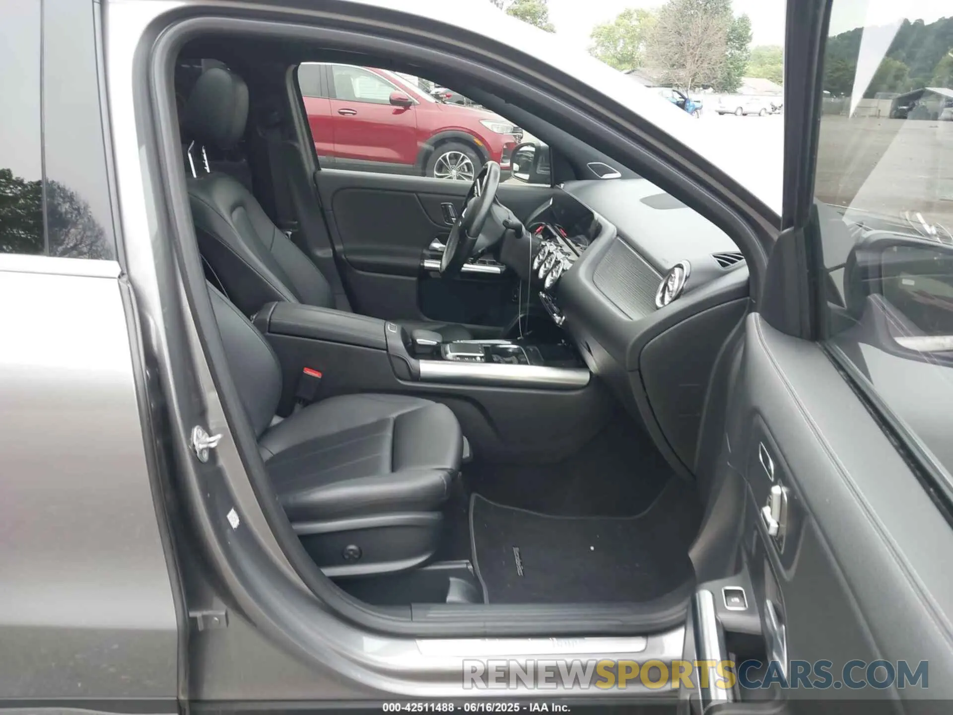 5 Photograph of a damaged car W1N4N4HB2MJ156002 MERCEDES-BENZ GLA 250 2021