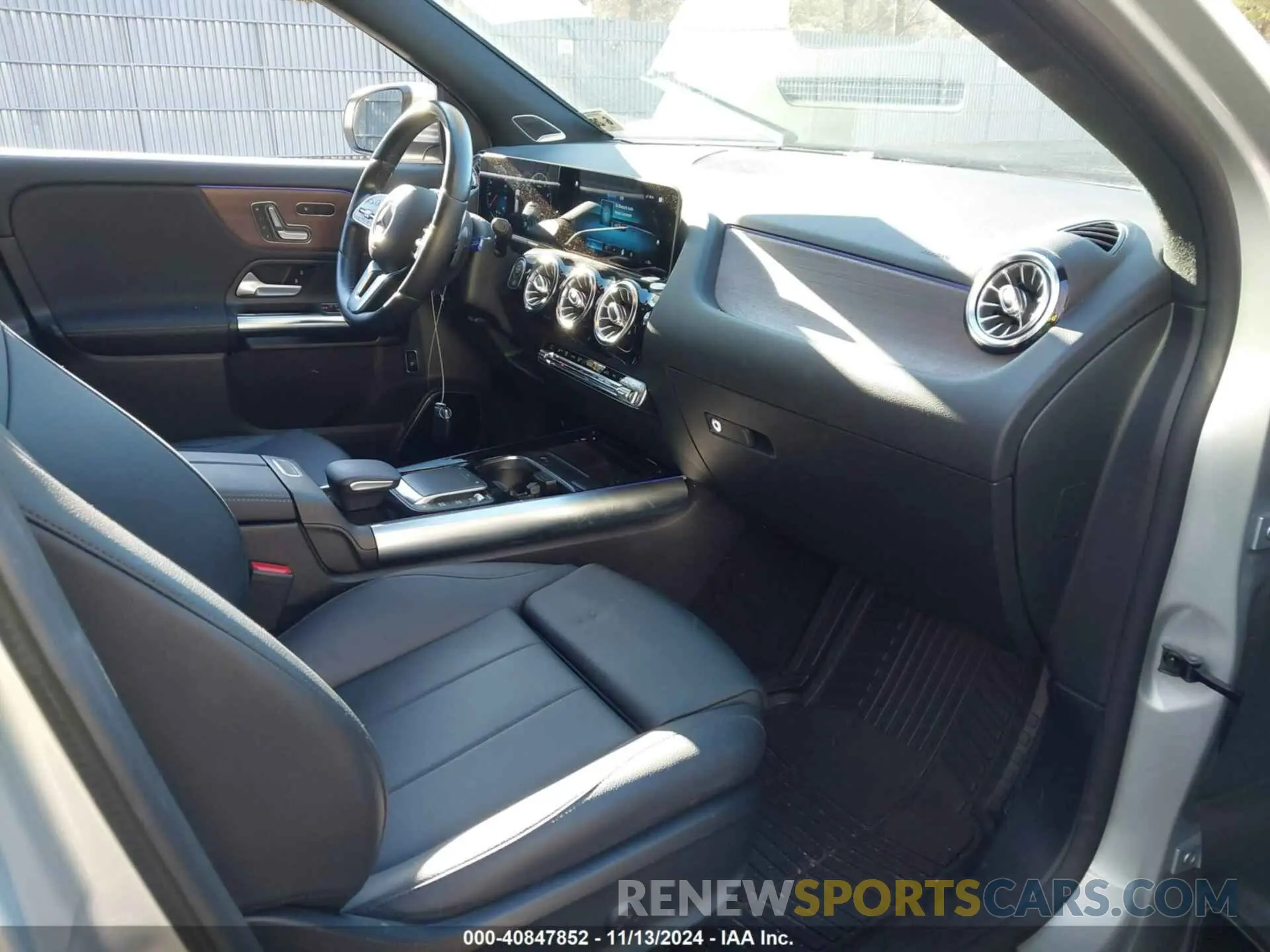 5 Photograph of a damaged car W1N4N4HB3MJ269487 MERCEDES-BENZ GLA 250 2021
