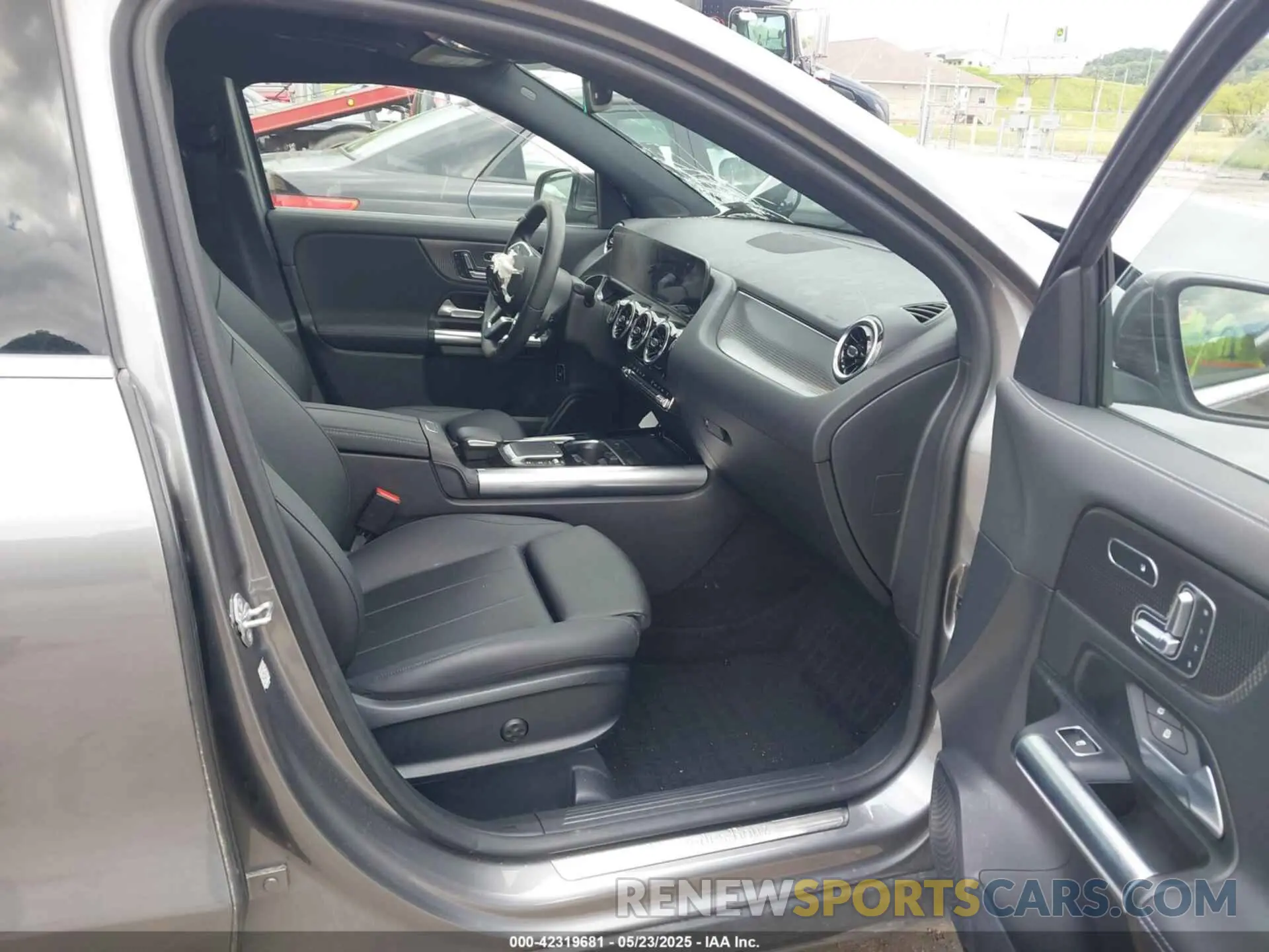 5 Photograph of a damaged car W1N4N4HB8MJ204327 MERCEDES-BENZ GLA 250 2021