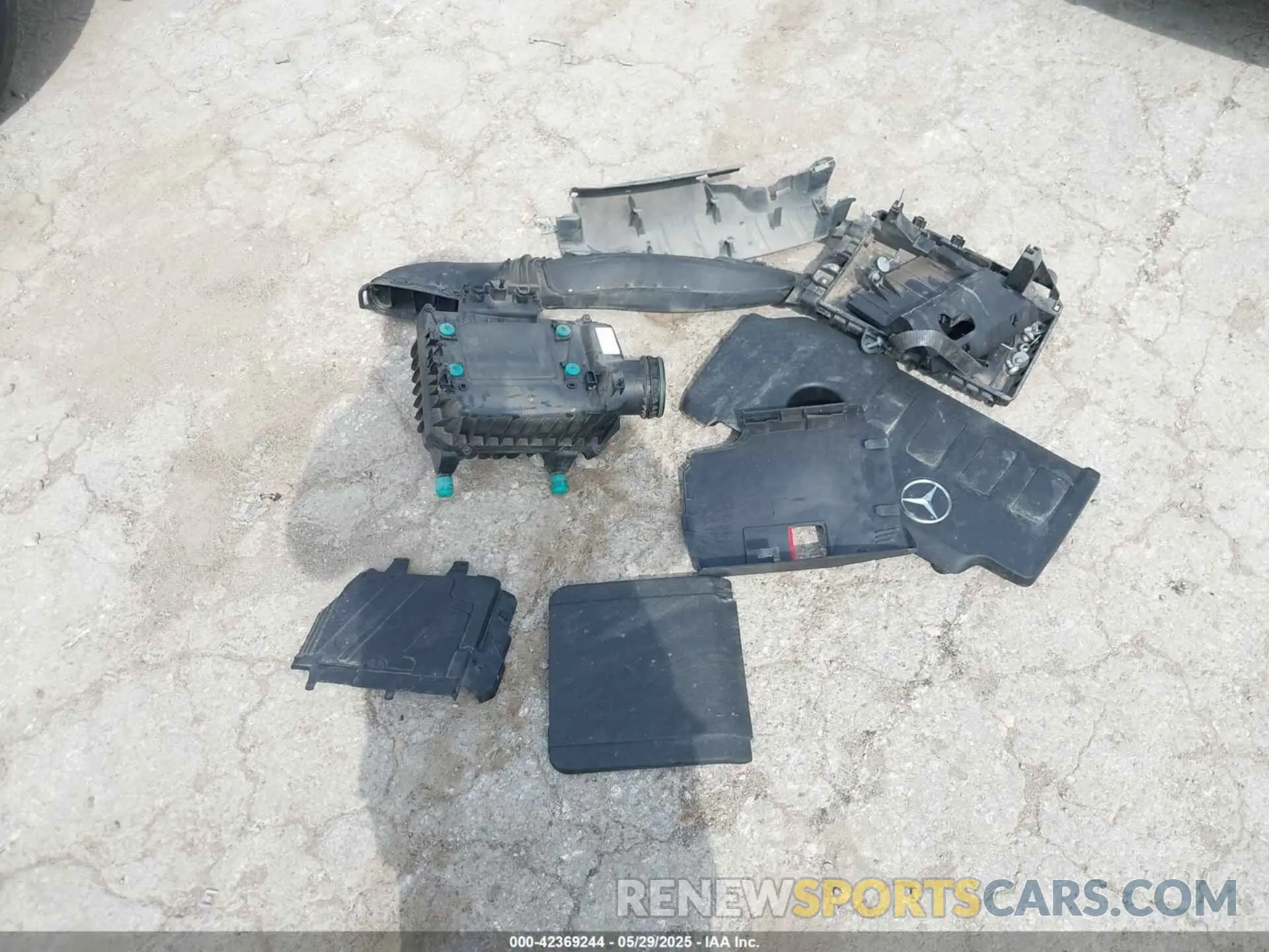 12 Photograph of a damaged car W1N4N4HB9MJ133218 MERCEDES-BENZ GLA 250 2021