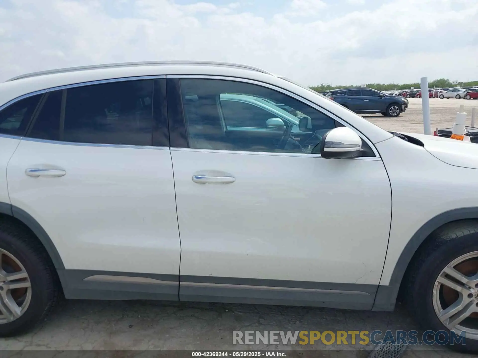 14 Photograph of a damaged car W1N4N4HB9MJ133218 MERCEDES-BENZ GLA 250 2021