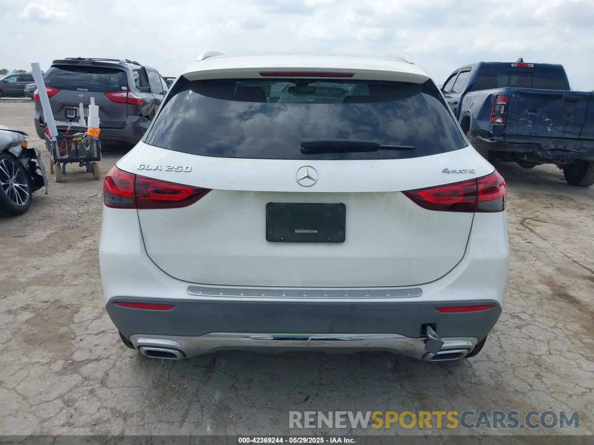 17 Photograph of a damaged car W1N4N4HB9MJ133218 MERCEDES-BENZ GLA 250 2021