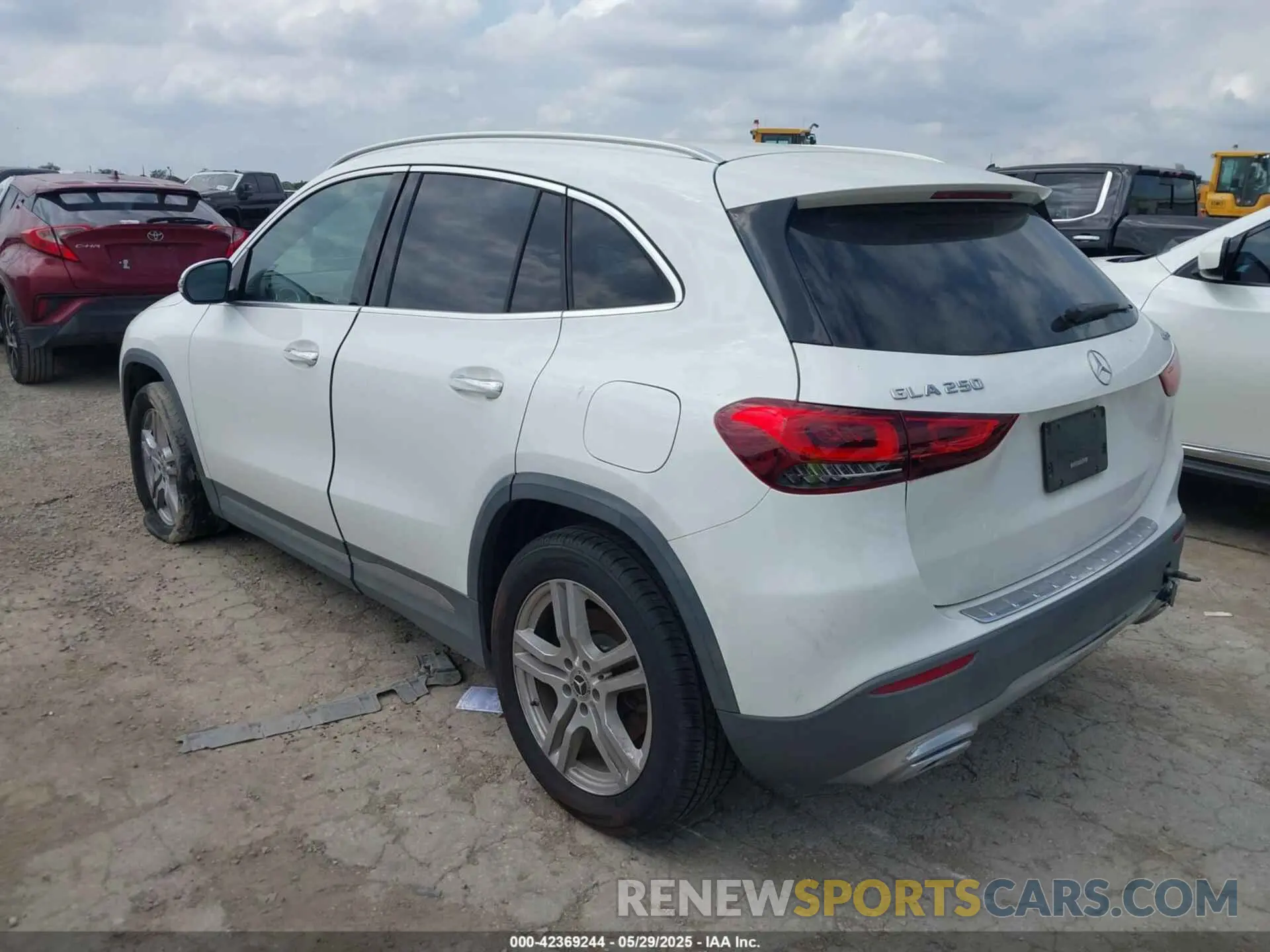 3 Photograph of a damaged car W1N4N4HB9MJ133218 MERCEDES-BENZ GLA 250 2021
