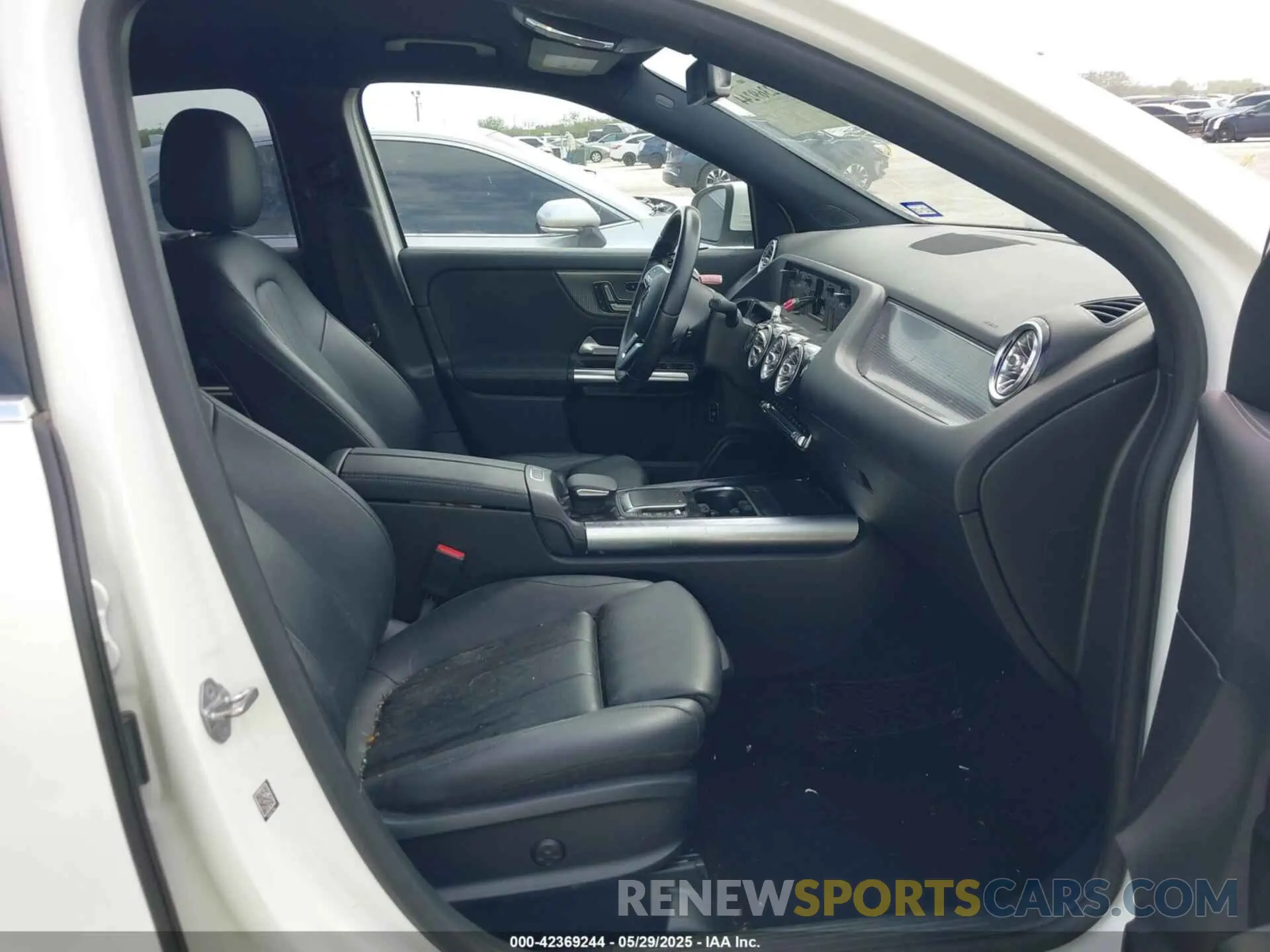 5 Photograph of a damaged car W1N4N4HB9MJ133218 MERCEDES-BENZ GLA 250 2021