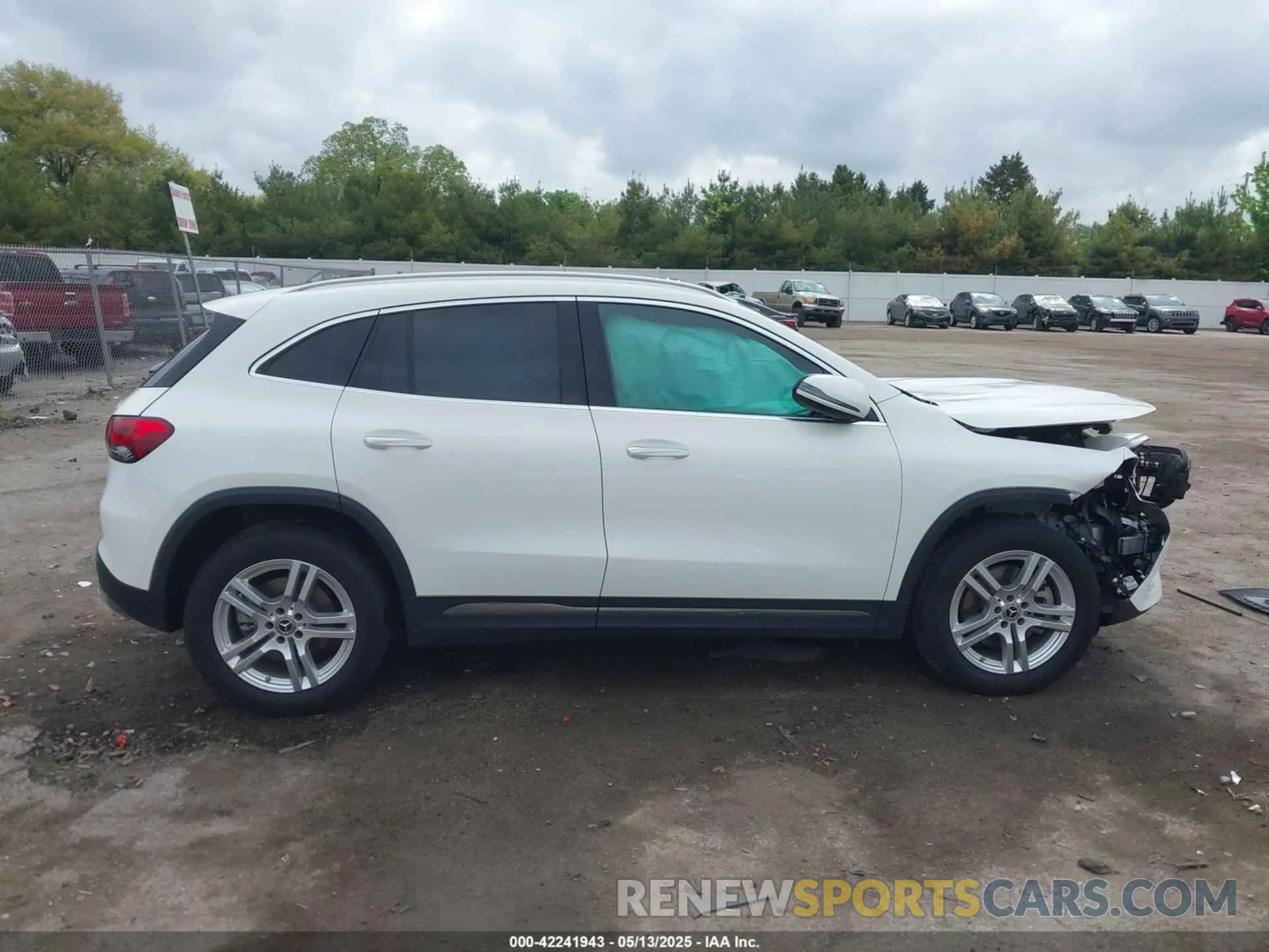 14 Photograph of a damaged car W1N4N4HB9MJ247784 MERCEDES-BENZ GLA 250 2021