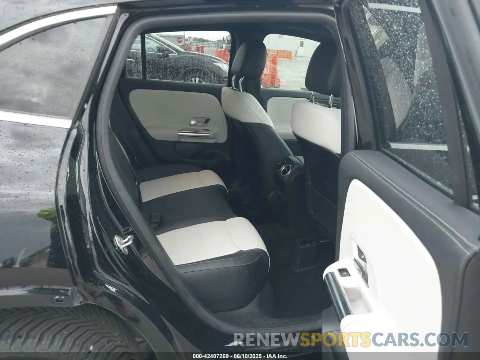8 Photograph of a damaged car W1N4N4GB0NJ342432 MERCEDES-BENZ GLA 250 2022
