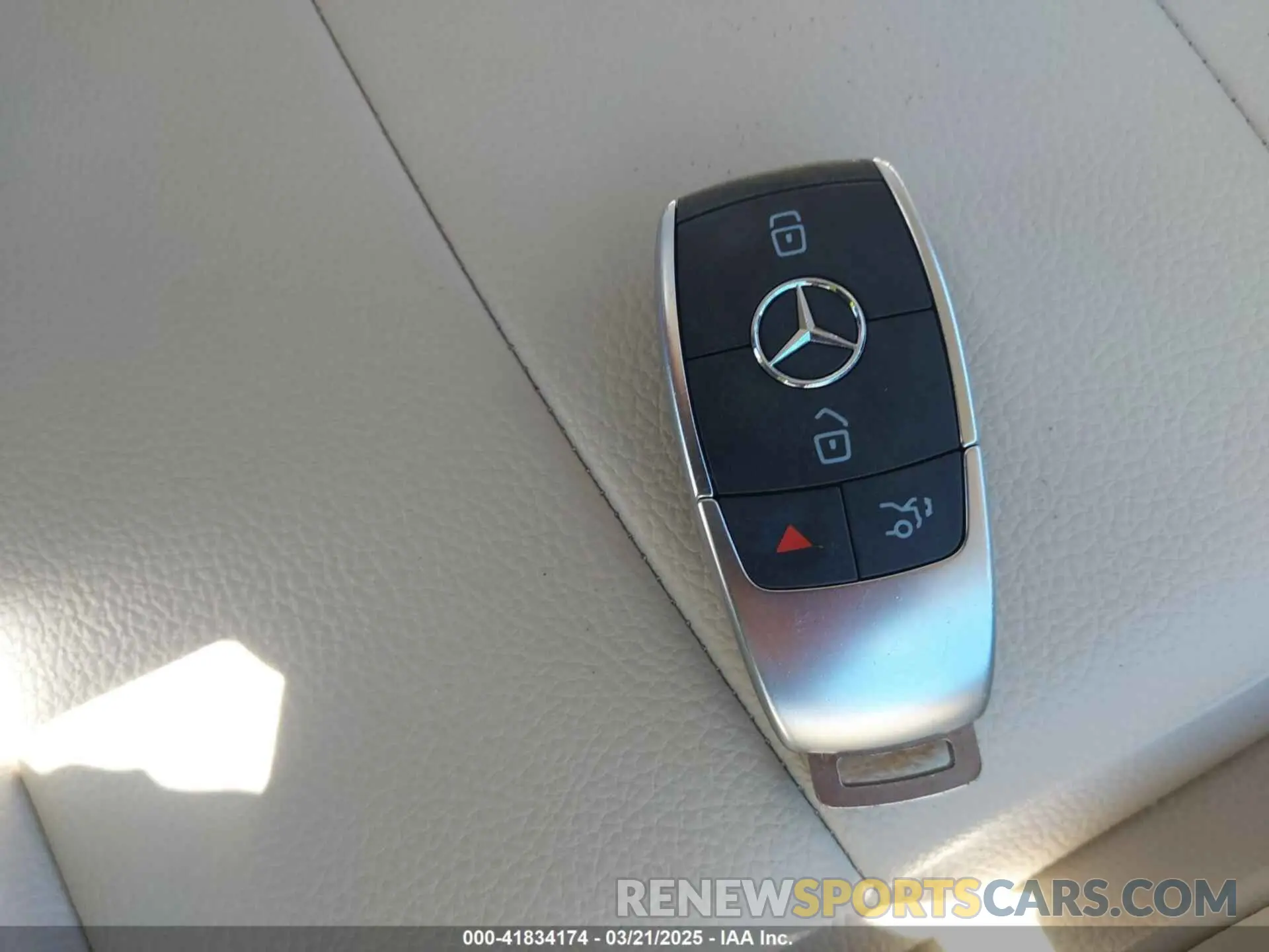 11 Photograph of a damaged car W1N4N4GB3NJ326127 MERCEDES-BENZ GLA 250 2022