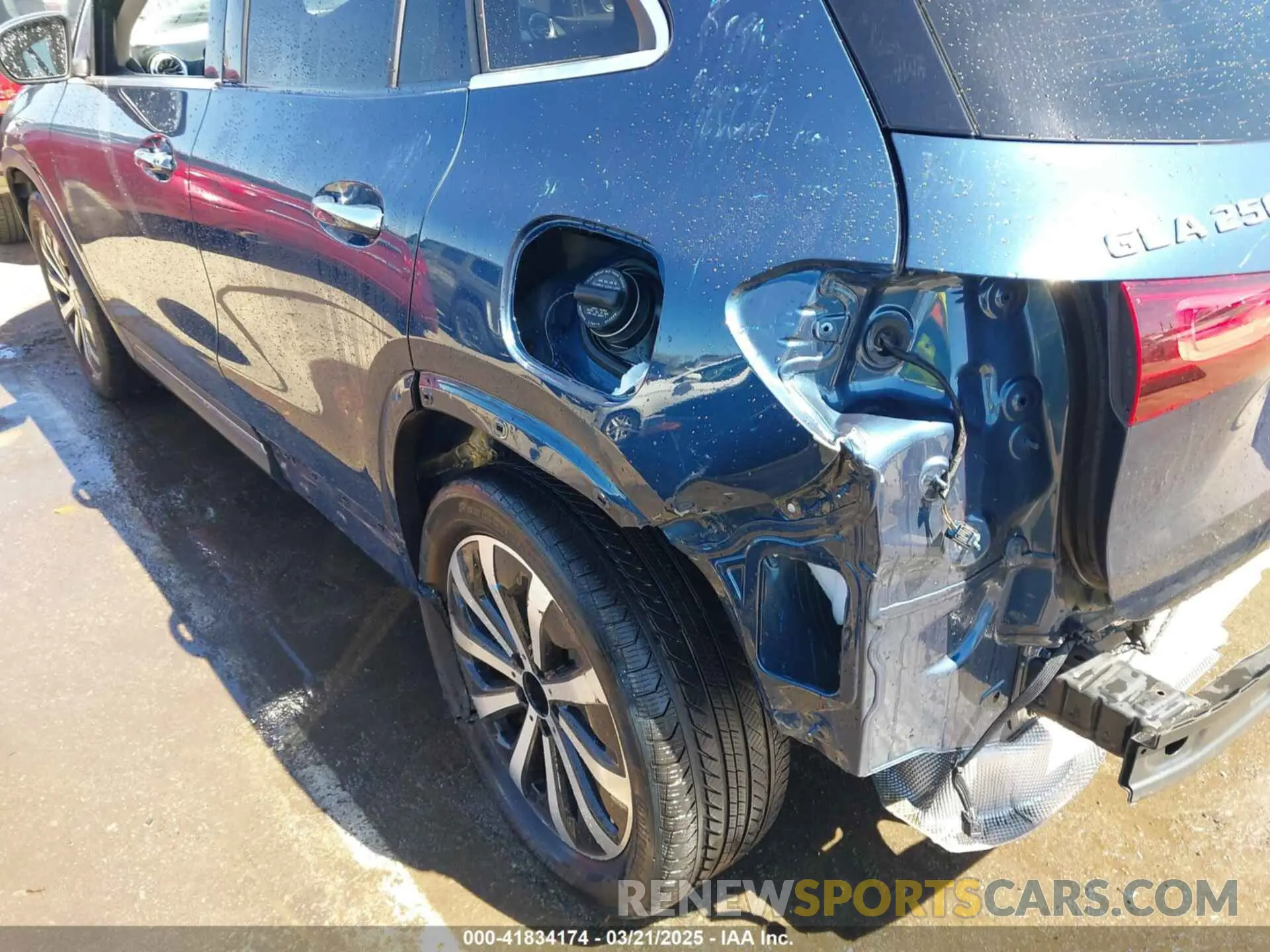 18 Photograph of a damaged car W1N4N4GB3NJ326127 MERCEDES-BENZ GLA 250 2022