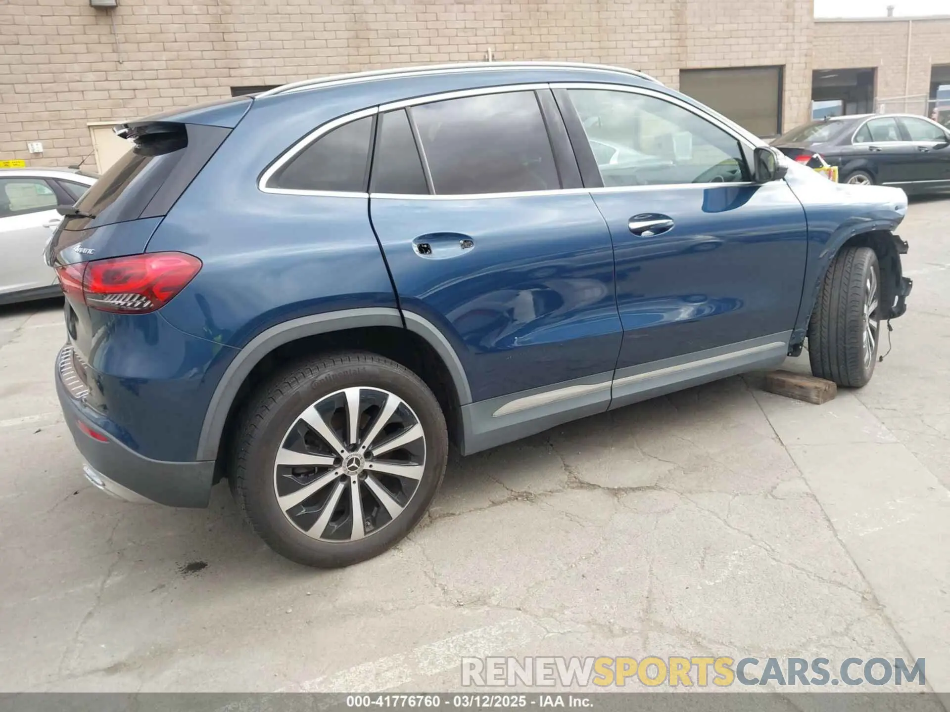 4 Photograph of a damaged car W1N4N4HB7NJ370078 MERCEDES-BENZ GLA 250 2022