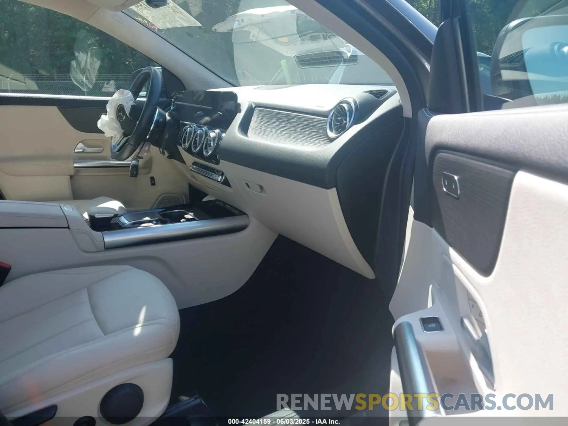 5 Photograph of a damaged car W1N4N4HB7NJ393523 MERCEDES-BENZ GLA 250 2022